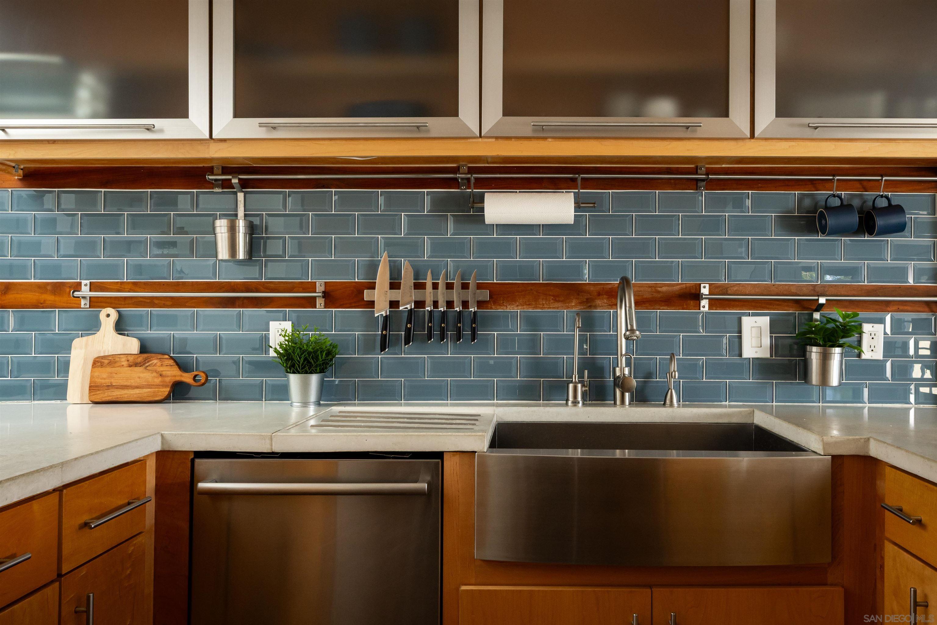 Detail Gallery Image 11 of 39 For 698  Hygeia Ave, Encinitas,  CA 92024 - 3 Beds | 2/1 Baths