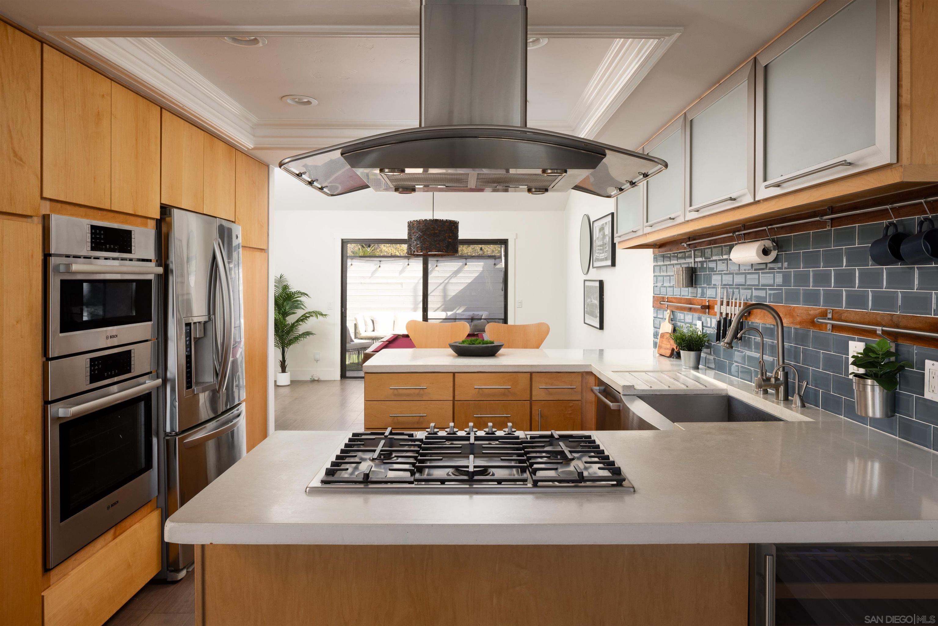 Detail Gallery Image 10 of 39 For 698  Hygeia Ave, Encinitas,  CA 92024 - 3 Beds | 2/1 Baths