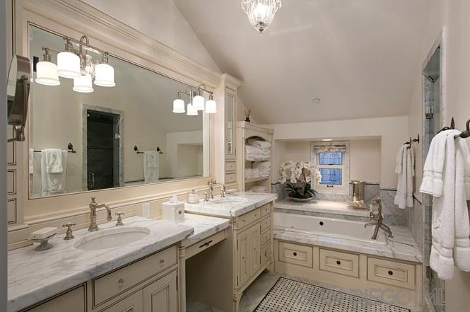 Detail Gallery Image 8 of 13 For Cambridge, Cardiff By The Sea,  CA 92007 - 3 Beds | 2/1 Baths