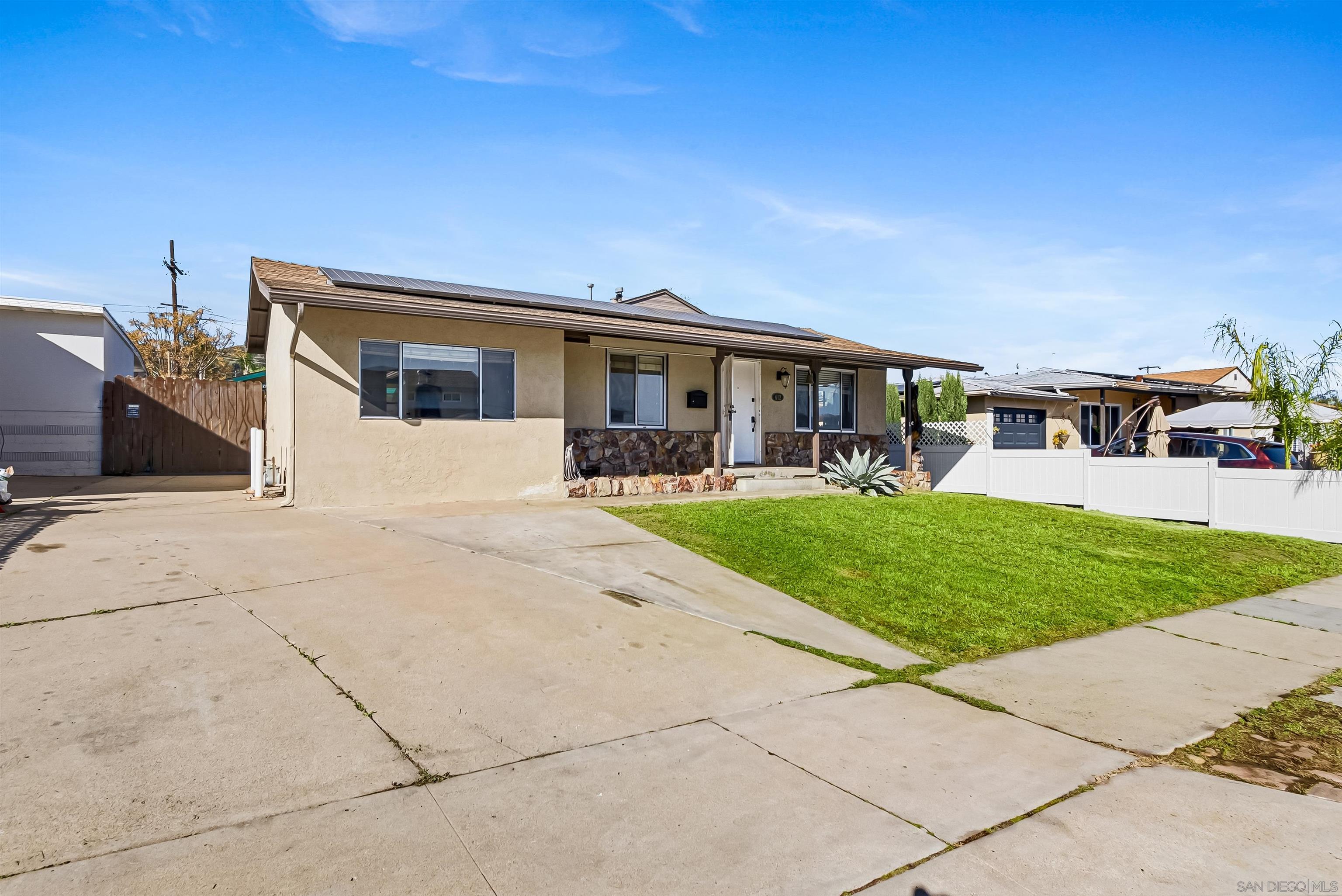 Detail Gallery Image 2 of 34 For 612 N Pierce Street, El Cajon,  CA 92020 - 4 Beds | 1 Baths