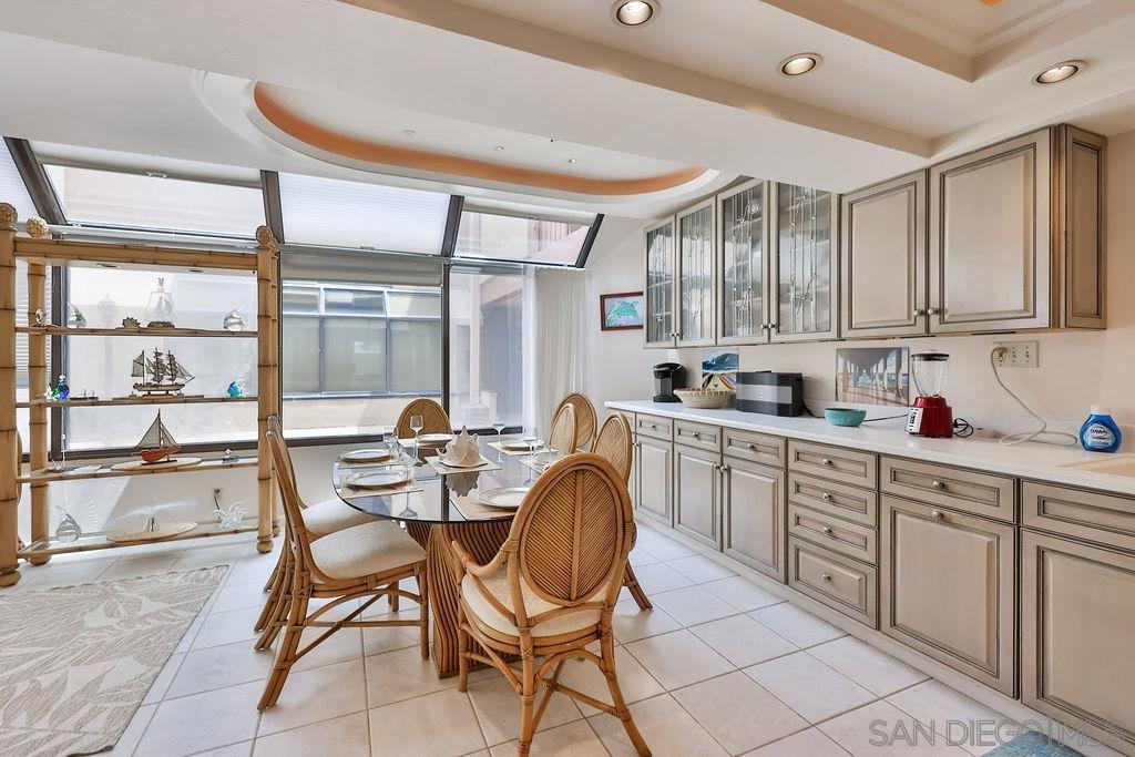 Detail Gallery Image 11 of 35 For 835  D Ave  #4,  Coronado,  CA 92118 - 2 Beds | 2/1 Baths