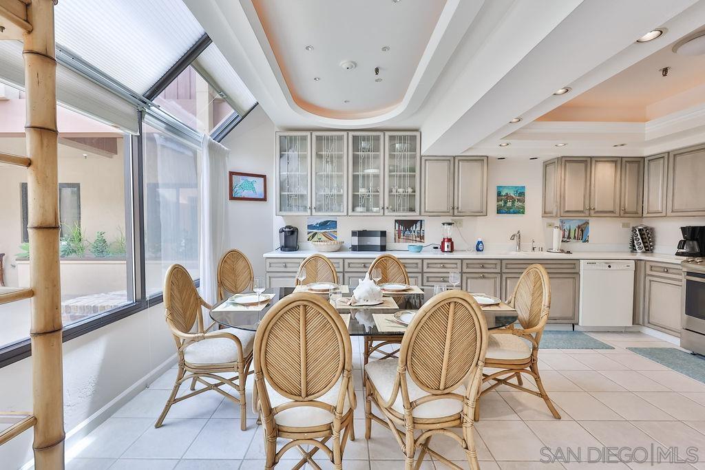 Detail Gallery Image 13 of 35 For 835  D Ave  #4,  Coronado,  CA 92118 - 2 Beds | 2/1 Baths