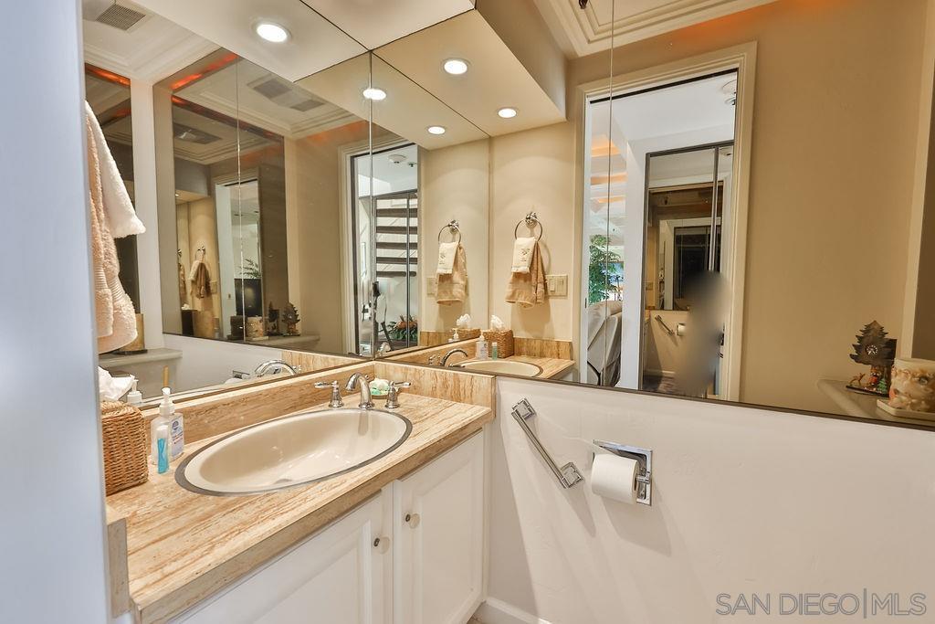 Detail Gallery Image 17 of 35 For 835  D Ave  #4,  Coronado,  CA 92118 - 2 Beds | 2/1 Baths