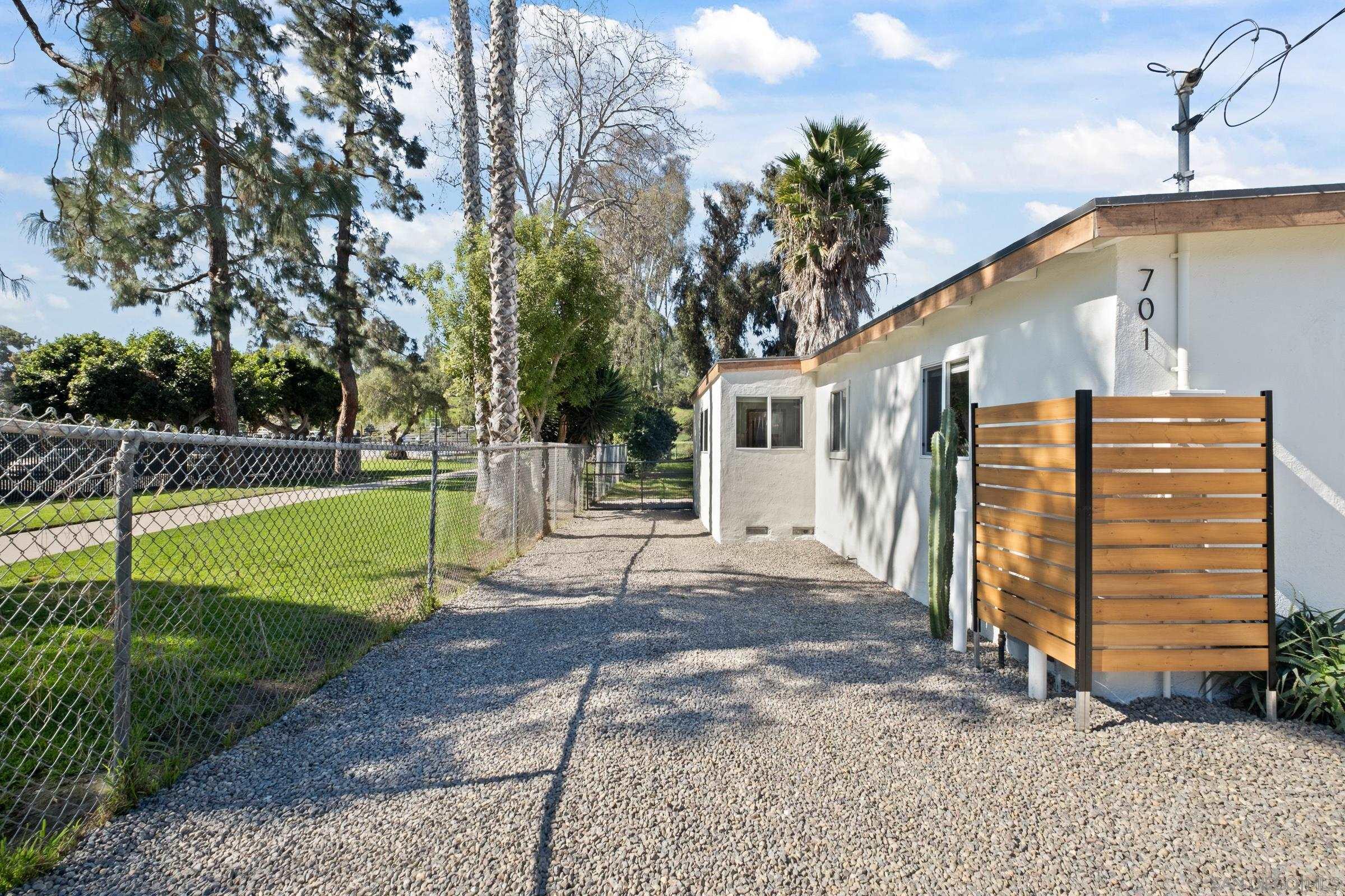 Detail Gallery Image 11 of 38 For 701  Valley Ave, Solana Beach,  CA 92075 - 3 Beds | 2 Baths