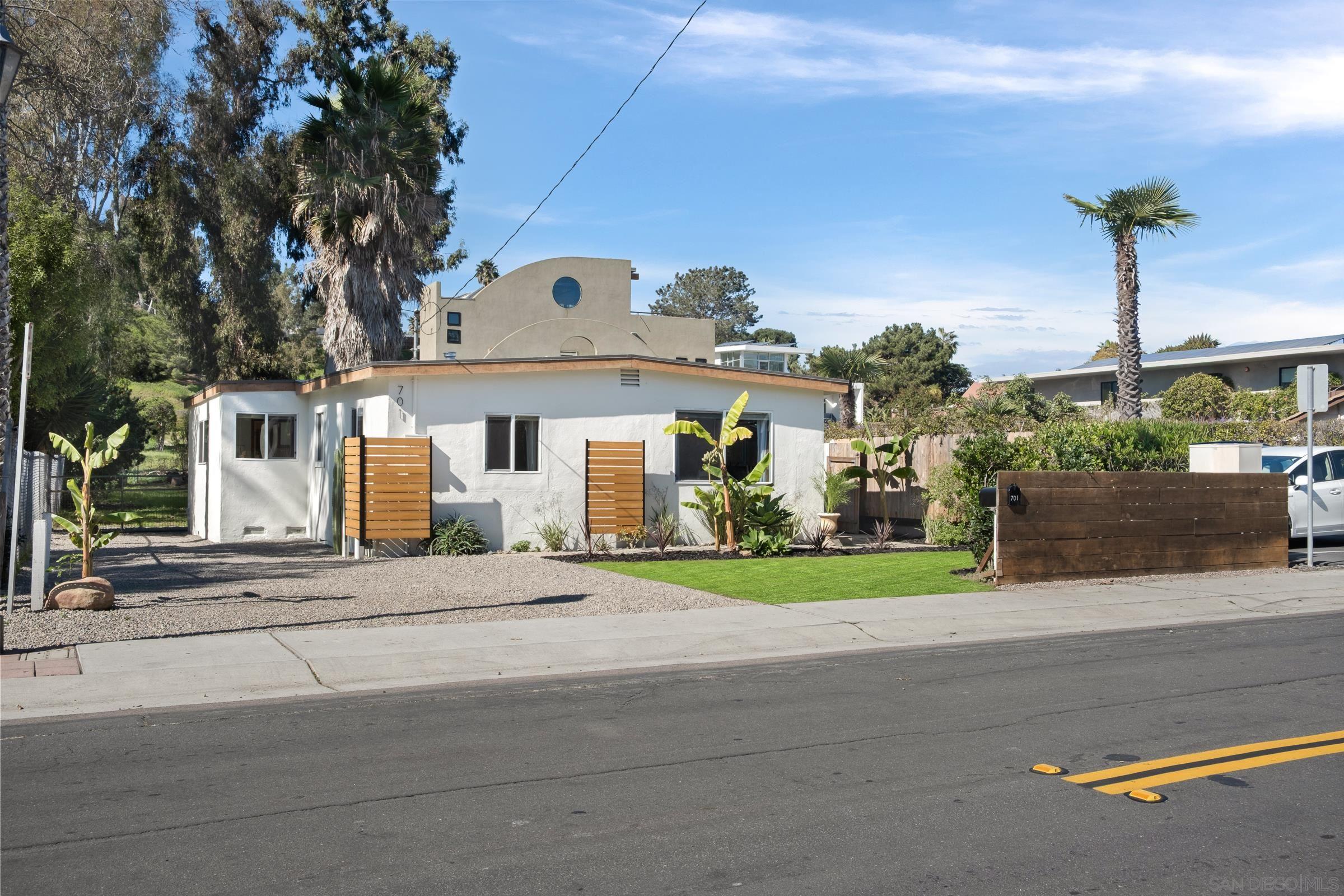 Detail Gallery Image 9 of 38 For 701  Valley Ave, Solana Beach,  CA 92075 - 3 Beds | 2 Baths