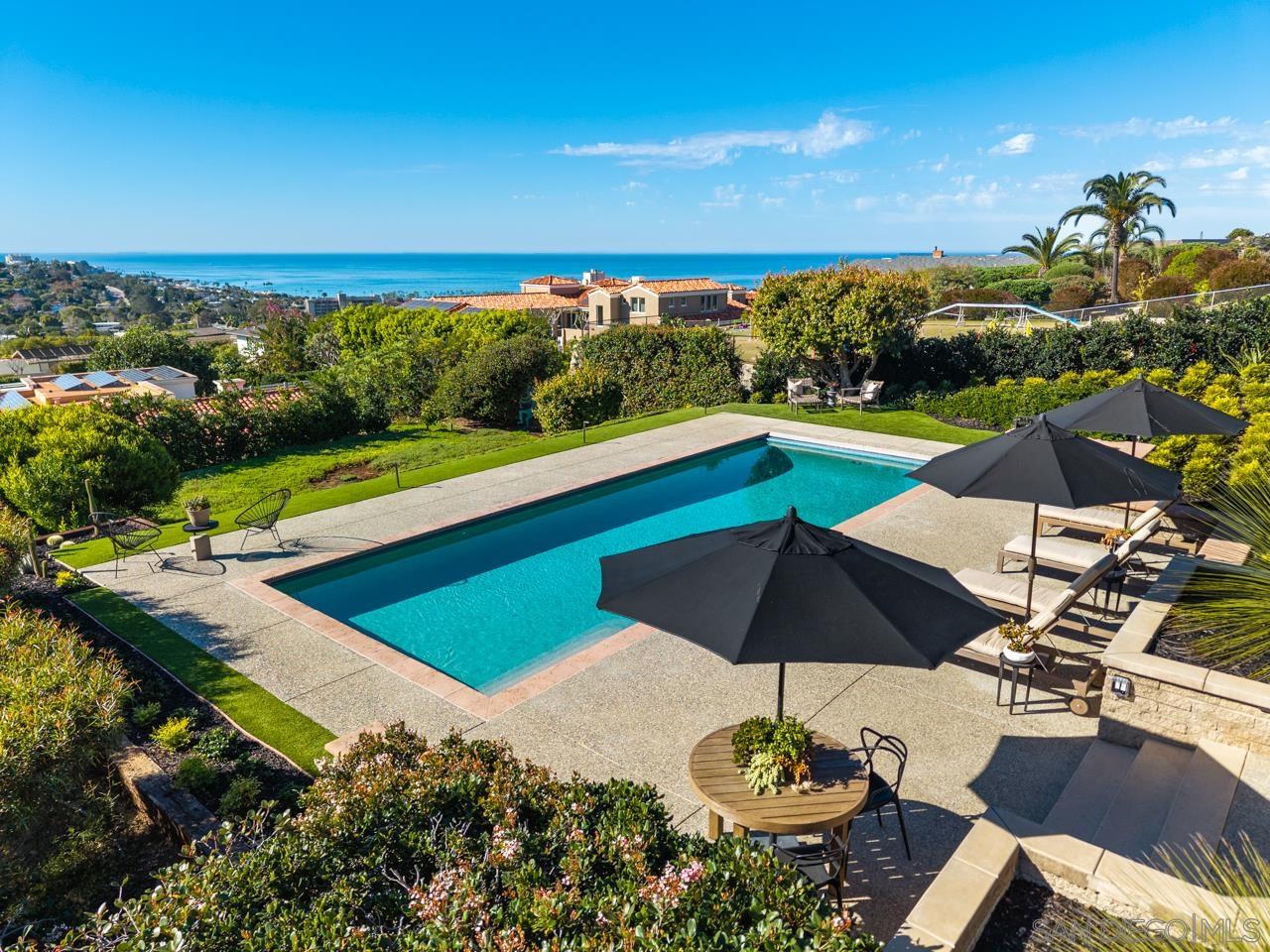 Detail Gallery Image 14 of 75 For 7846  Esterel Dr, La Jolla,  CA 92037 - 4 Beds | 3/1 Baths