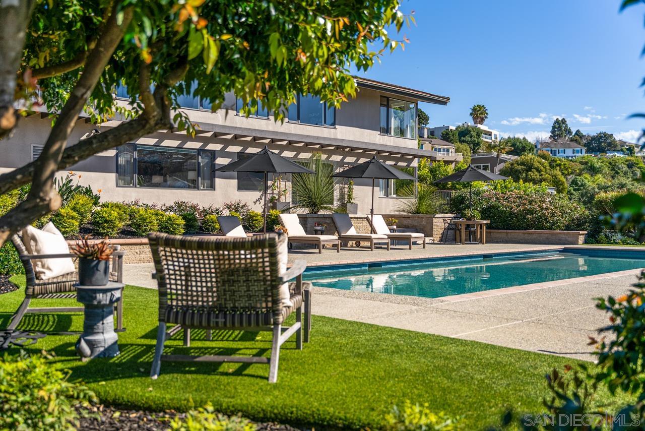 Detail Gallery Image 16 of 75 For 7846  Esterel Dr, La Jolla,  CA 92037 - 4 Beds | 3/1 Baths