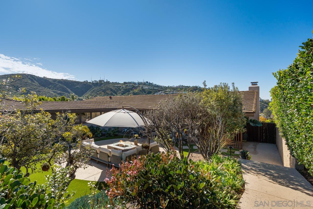 Detail Gallery Image 4 of 75 For 7846  Esterel Dr, La Jolla,  CA 92037 - 4 Beds | 3/1 Baths