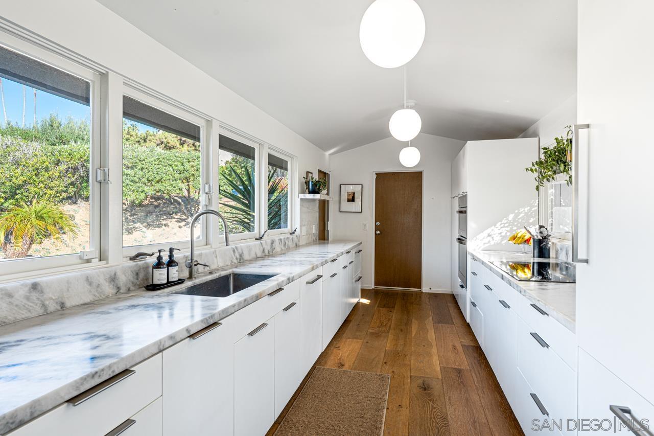 Detail Gallery Image 45 of 75 For 7846  Esterel Dr, La Jolla,  CA 92037 - 4 Beds | 3/1 Baths