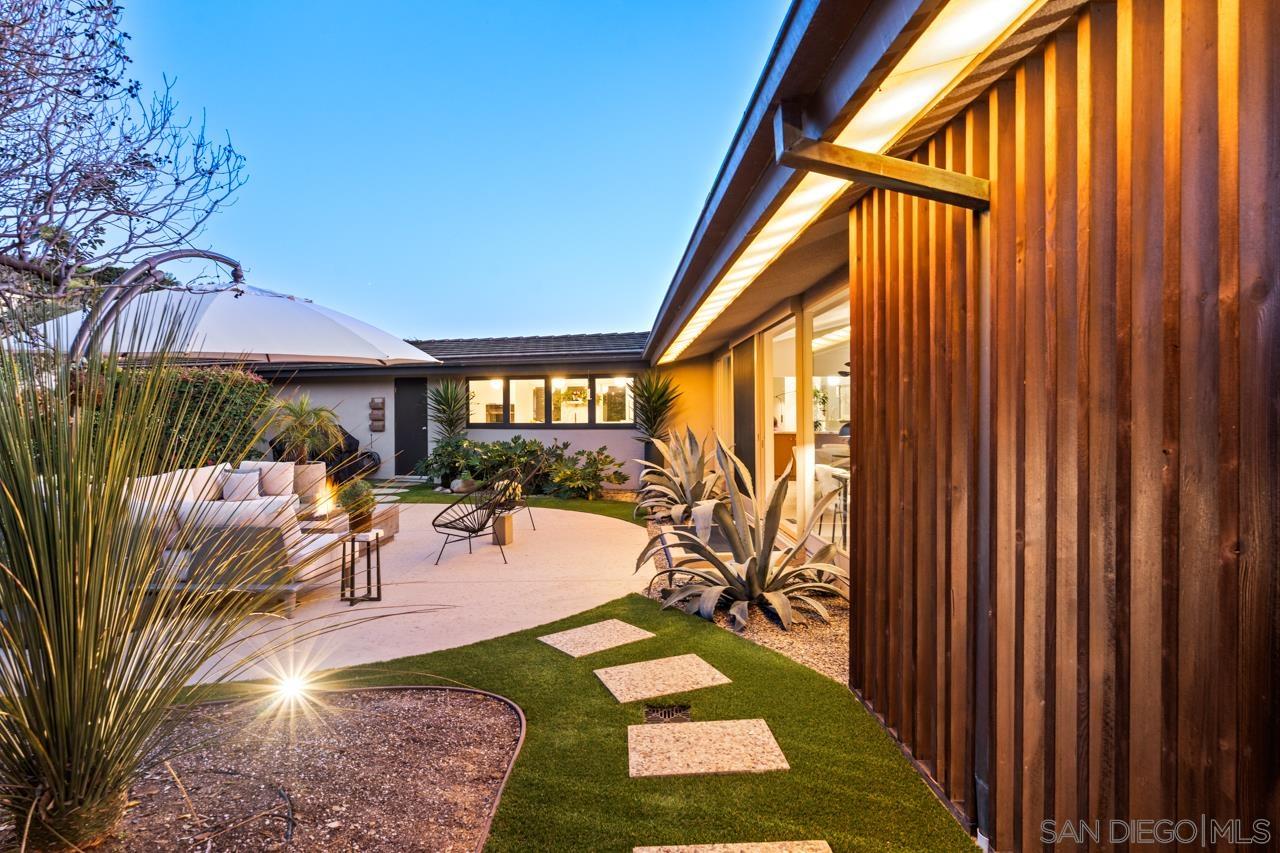 Detail Gallery Image 7 of 75 For 7846  Esterel Dr, La Jolla,  CA 92037 - 4 Beds | 3/1 Baths