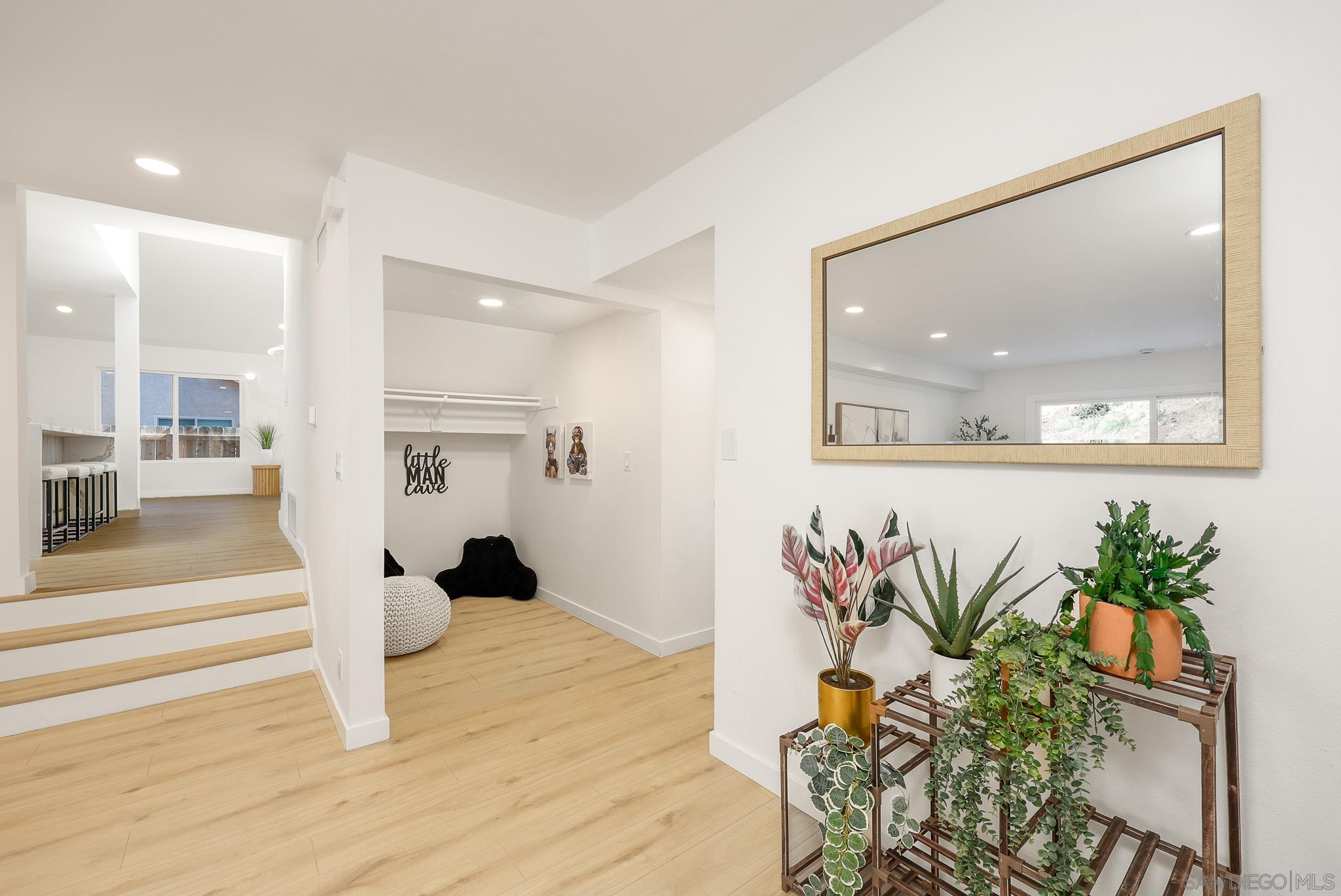 Detail Gallery Image 22 of 69 For 10720  Old Saybrook Dr, San Diego,  CA 92129 - 4 Beds | 2/1 Baths