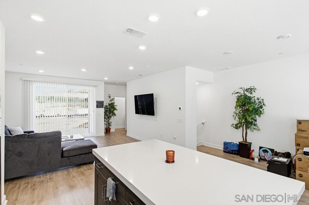 Detail Gallery Image 18 of 50 For 852  Makani St  #4,  Chula Vista,  CA 91911 - 3 Beds | 3 Baths