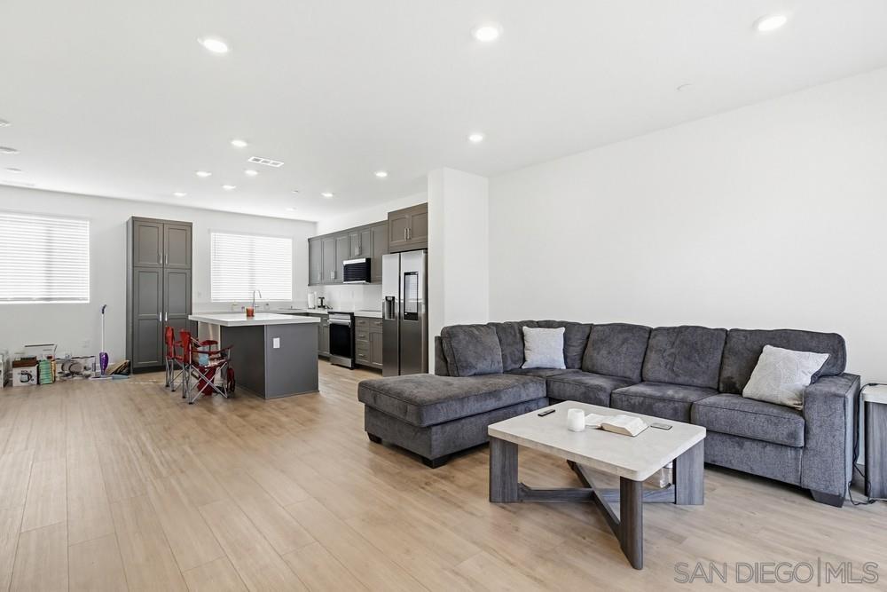 Detail Gallery Image 21 of 50 For 852  Makani St  #4,  Chula Vista,  CA 91911 - 3 Beds | 3 Baths