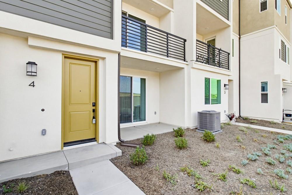 Detail Gallery Image 5 of 50 For 852  Makani St  #4,  Chula Vista,  CA 91911 - 3 Beds | 3 Baths