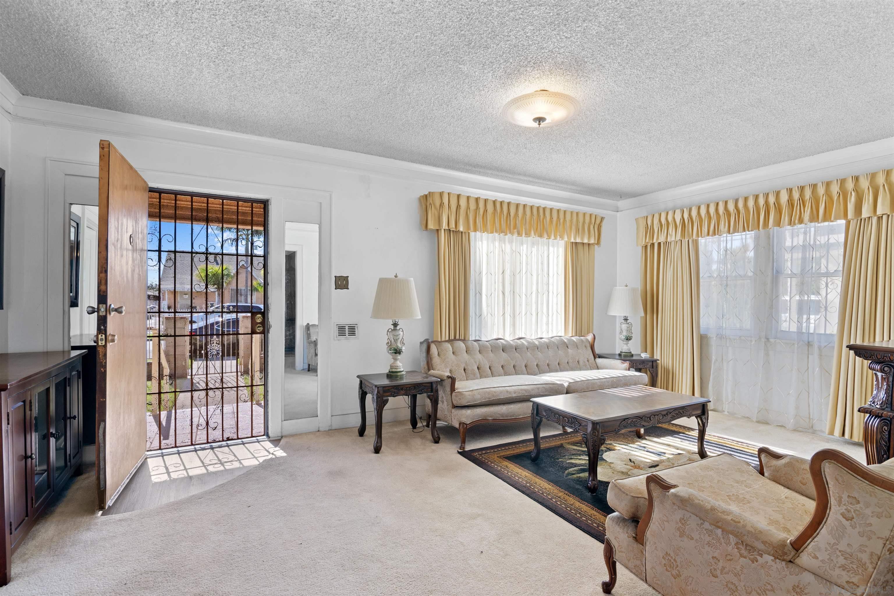 Detail Gallery Image 2 of 25 For 123 E 85th St, Los Angeles,  CA 90003 - 2 Beds | 2 Baths