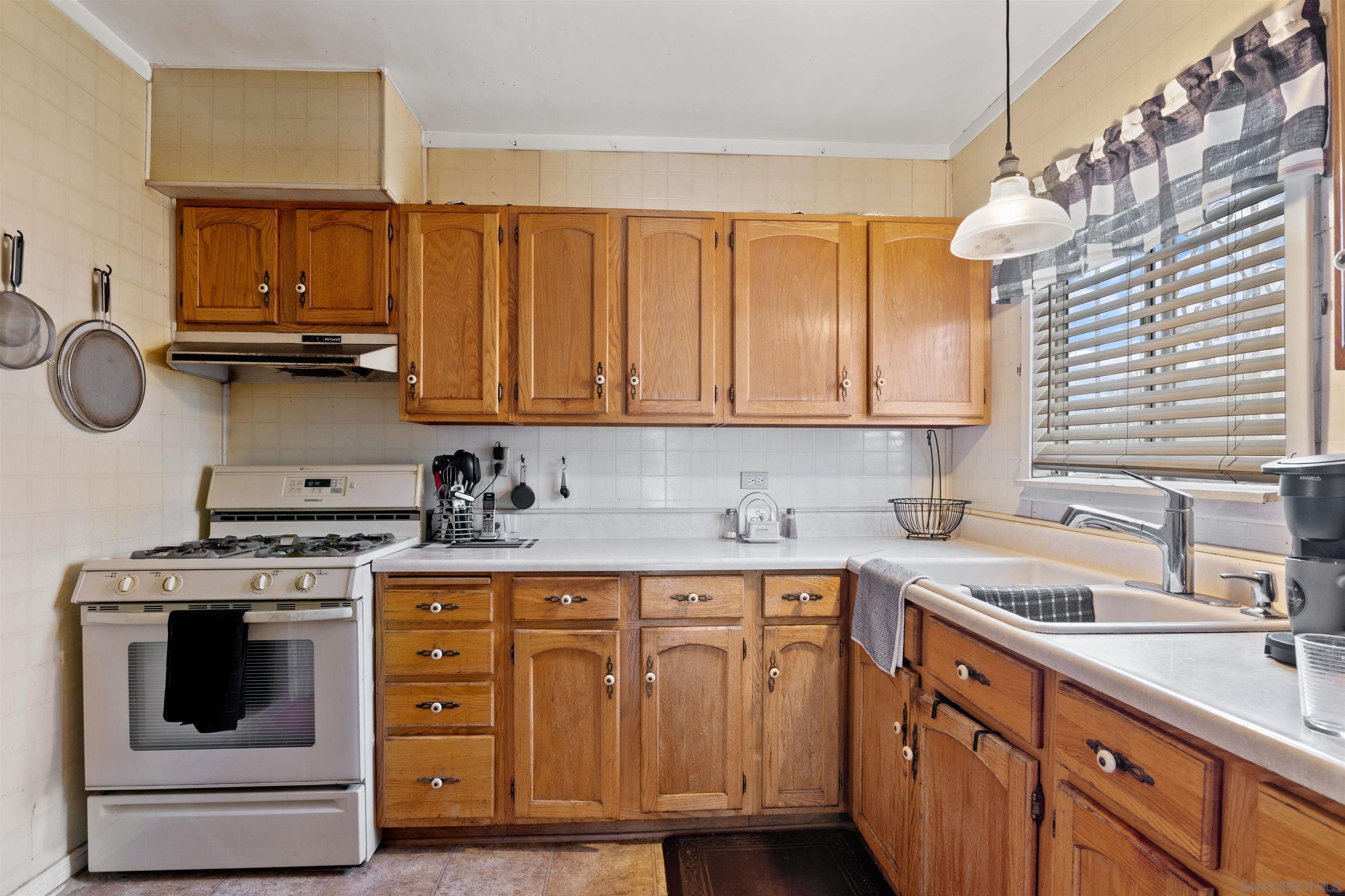 Detail Gallery Image 8 of 25 For 123 E 85th St, Los Angeles,  CA 90003 - 2 Beds | 2 Baths