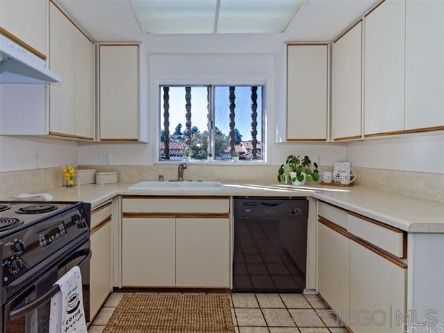 Detail Gallery Image 5 of 13 For 12114   Rancho Bernardo Rd  B, San Diego,  CA 92128 - 2 Beds | 2 Baths