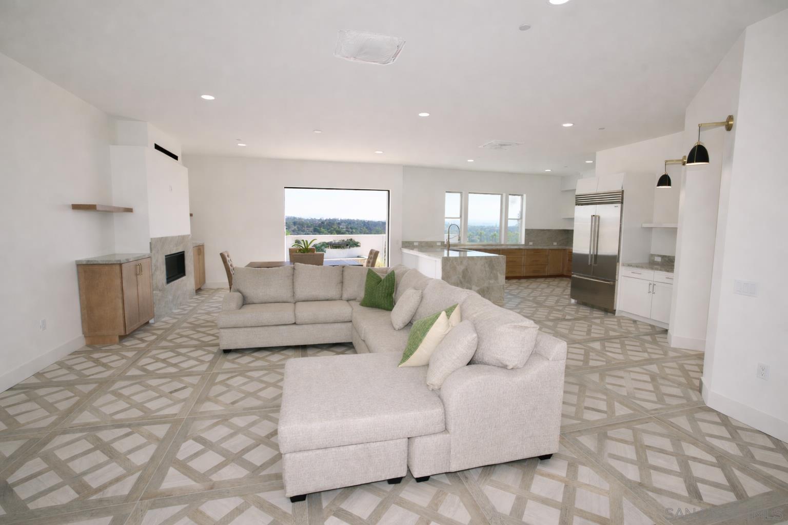 Detail Gallery Image 4 of 16 For 588  Twin Country Ln, Fallbrook,  CA 92028 - 4 Beds | 3/1 Baths