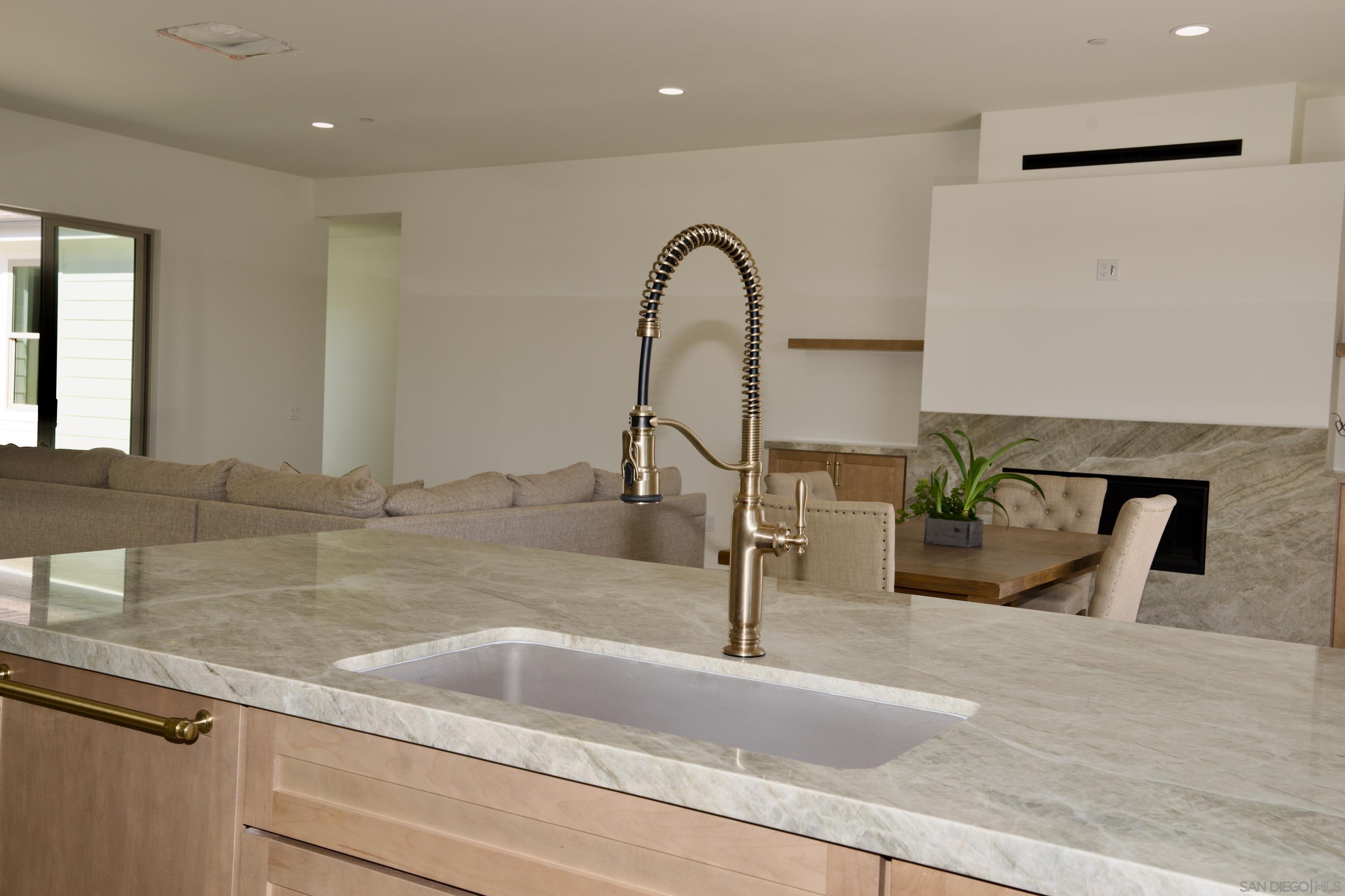 Detail Gallery Image 6 of 16 For 588  Twin Country Ln, Fallbrook,  CA 92028 - 4 Beds | 3/1 Baths