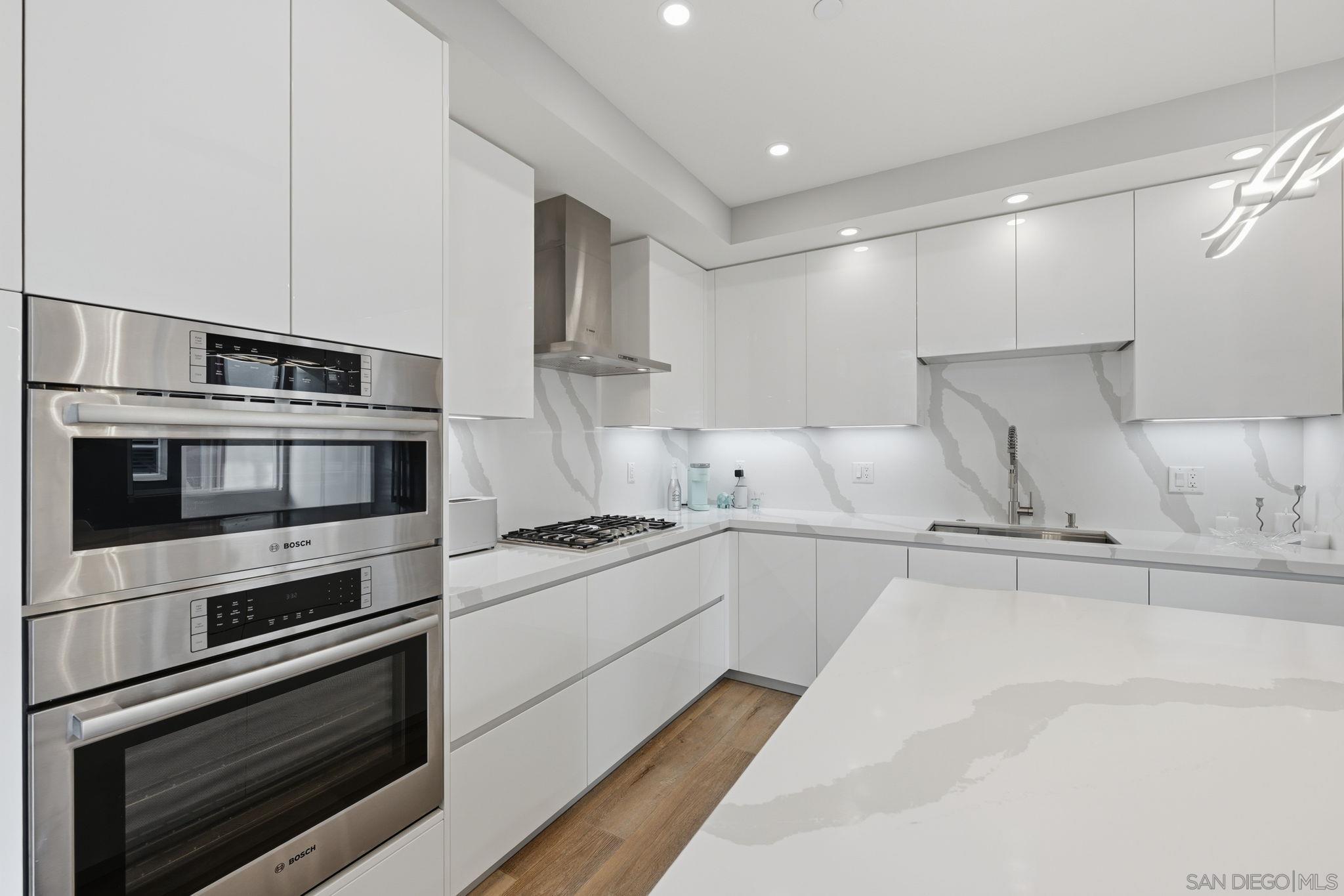 Detail Gallery Image 3 of 59 For 7835  Inception Way, San Diego,  CA 92108 - 2 Beds | 2/1 Baths