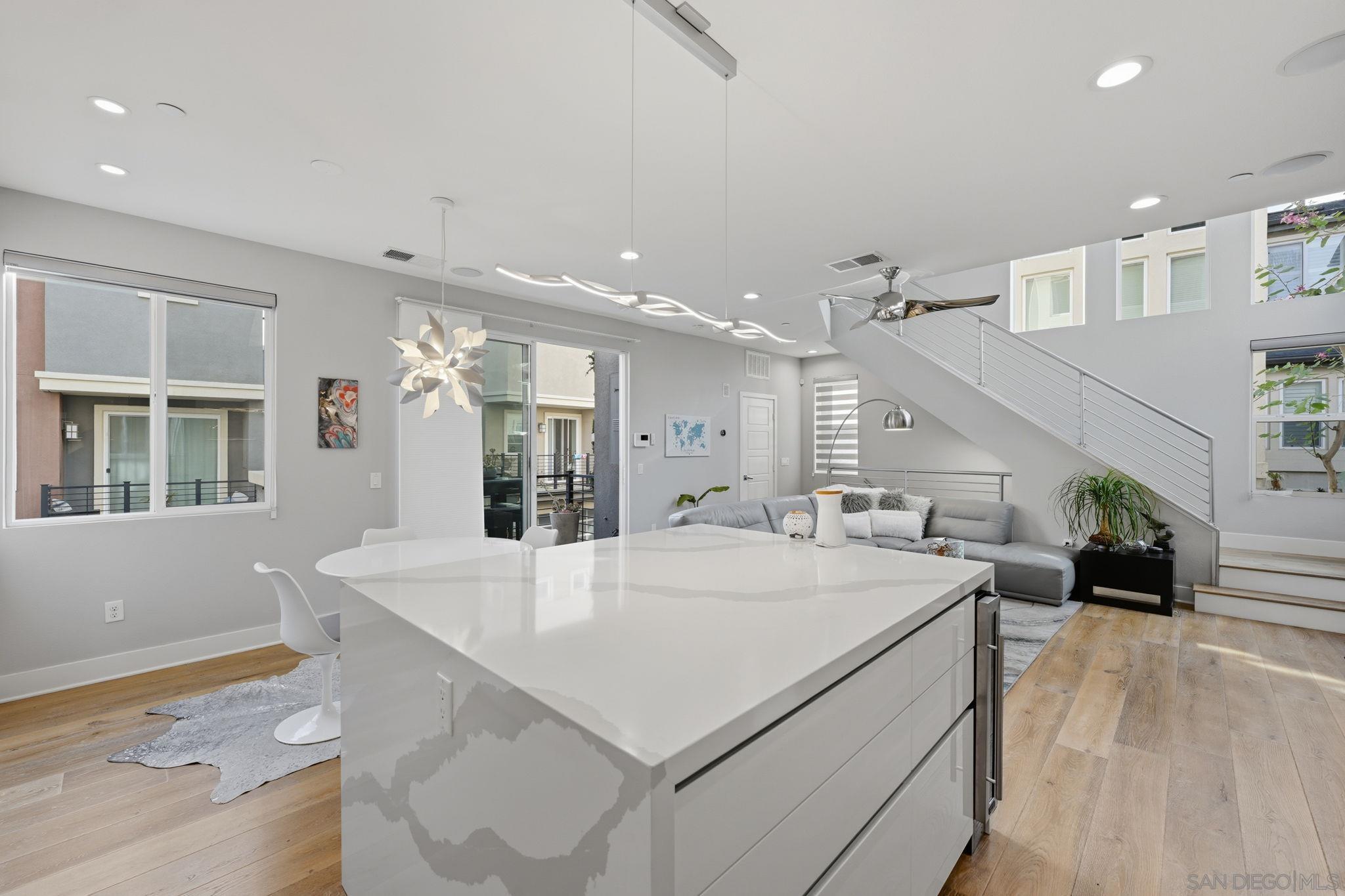 Detail Gallery Image 4 of 59 For 7835  Inception Way, San Diego,  CA 92108 - 2 Beds | 2/1 Baths