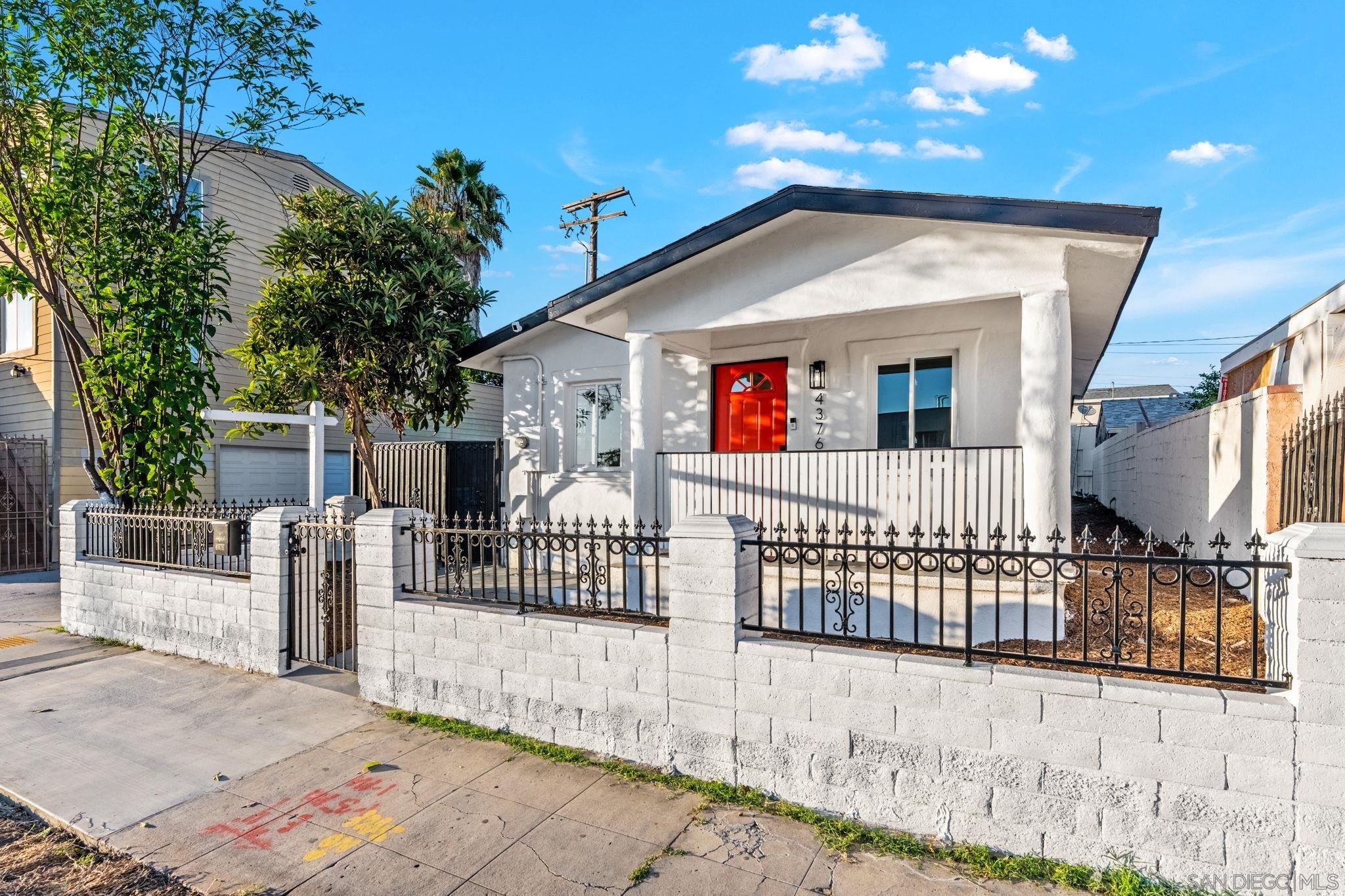 Detail Gallery Image 2 of 20 For 4376  Myrtle Ave, San Diego,  CA 92105 - 3 Beds | 2 Baths