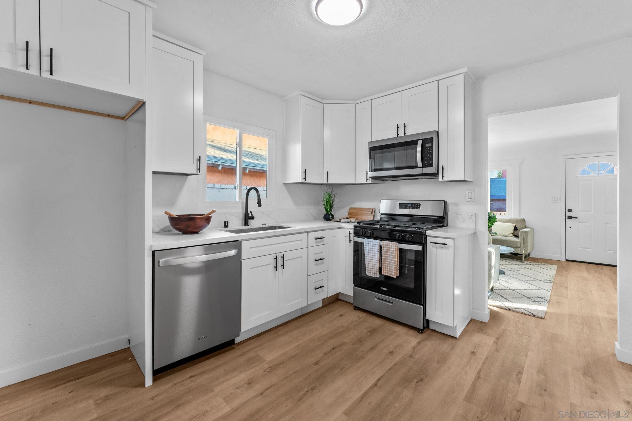 Detail Gallery Image 9 of 20 For 4376  Myrtle Ave, San Diego,  CA 92105 - 3 Beds | 2 Baths