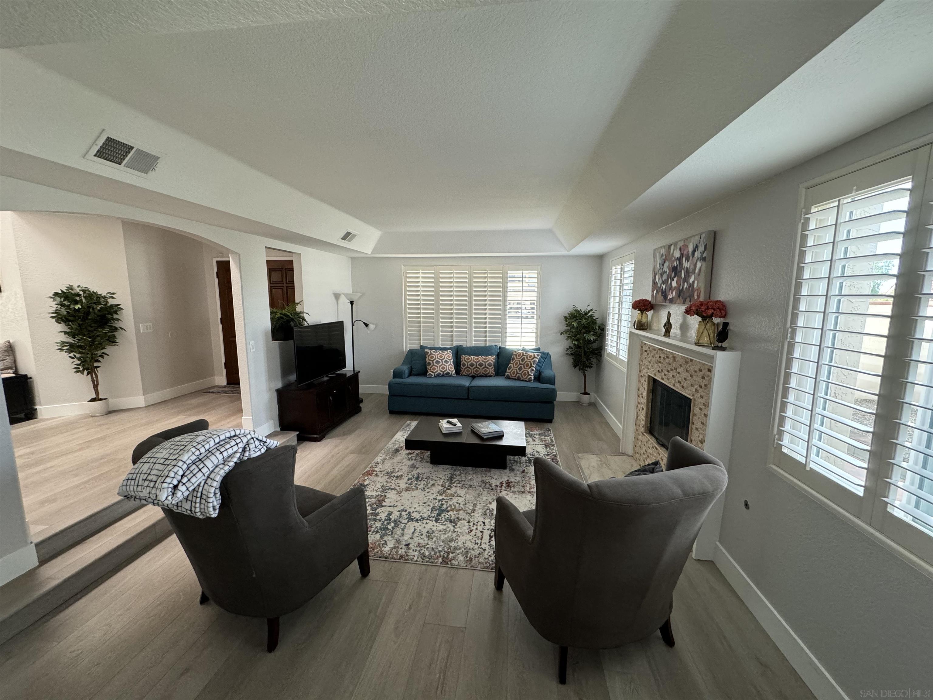 Detail Gallery Image 2 of 23 For 13871  Bruyere Ct, San Diego,  CA 92129 - 5 Beds | 3 Baths