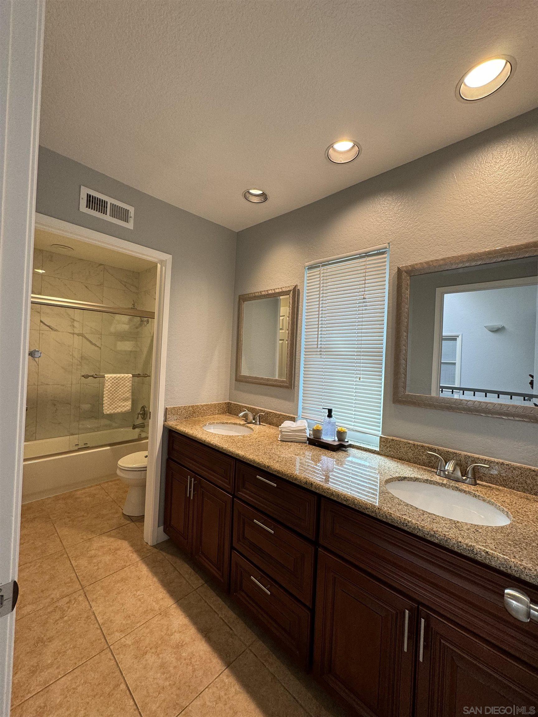 Detail Gallery Image 11 of 23 For 13871  Bruyere Ct, San Diego,  CA 92129 - 5 Beds | 3 Baths