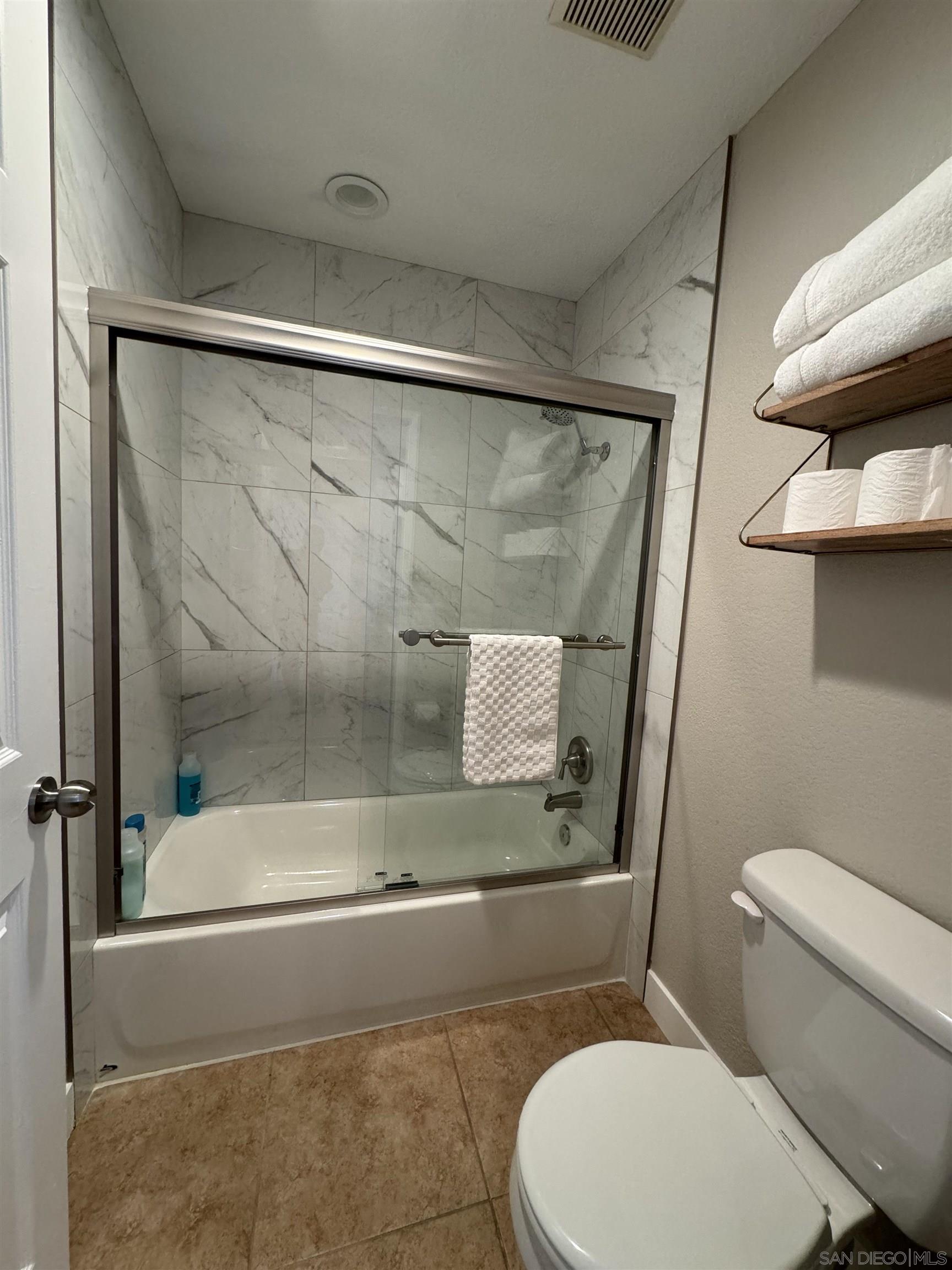 Detail Gallery Image 12 of 23 For 13871  Bruyere Ct, San Diego,  CA 92129 - 5 Beds | 3 Baths