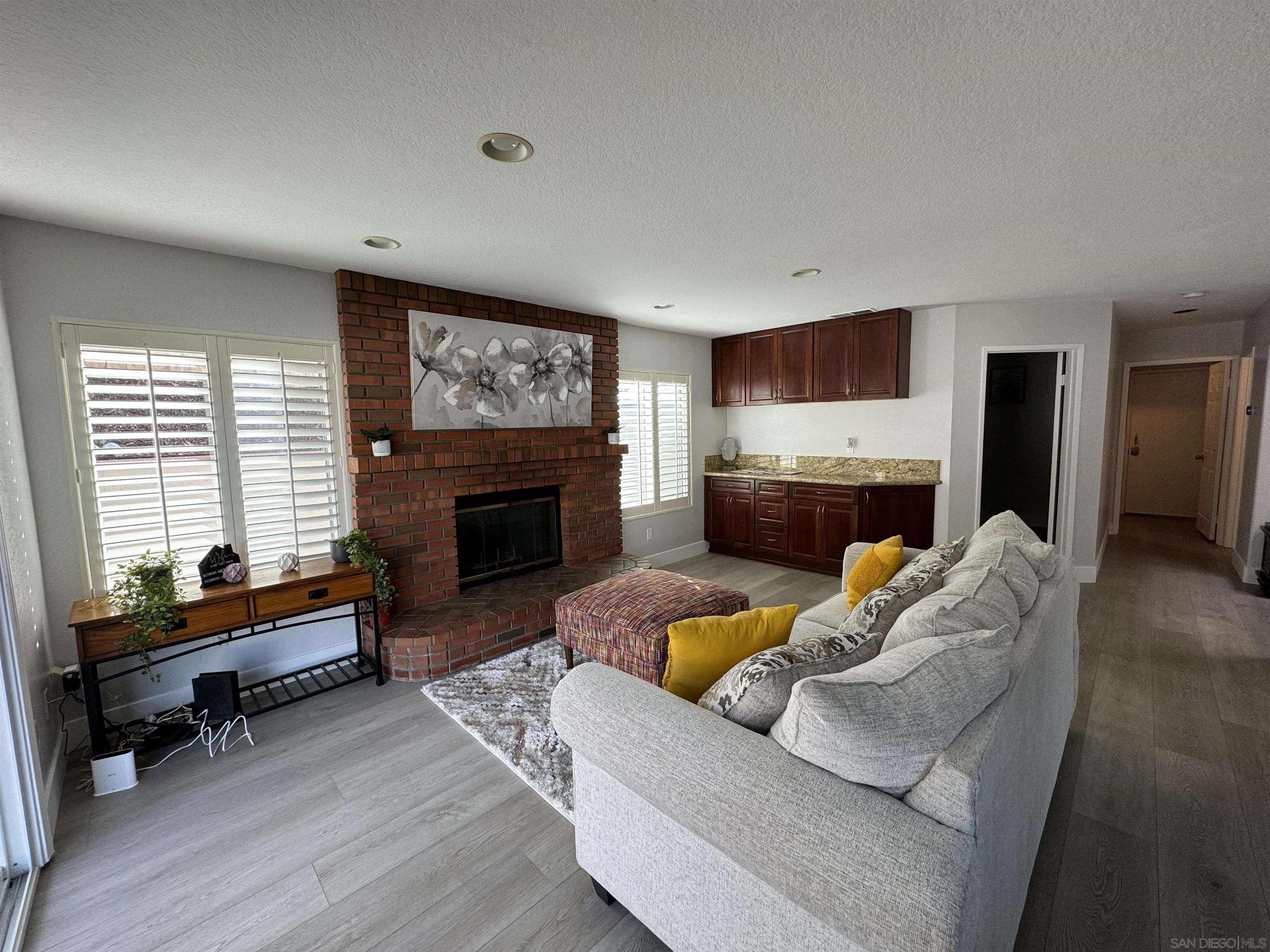 Detail Gallery Image 3 of 23 For 13871  Bruyere Ct, San Diego,  CA 92129 - 5 Beds | 3 Baths