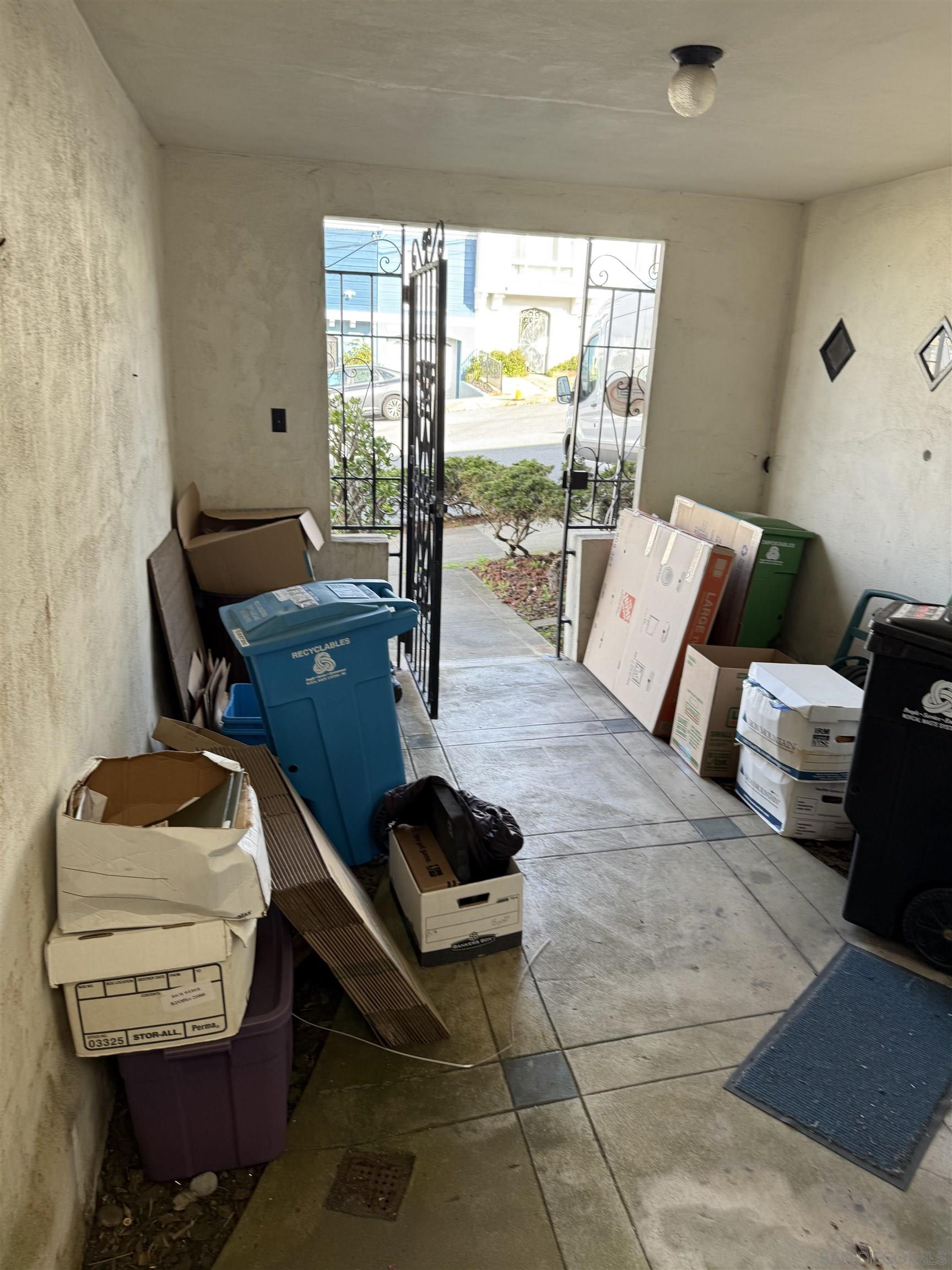 Detail Gallery Image 3 of 36 For 2537  Pacheco St, San Francisco,  CA 94116 - 2 Beds | 1 Baths