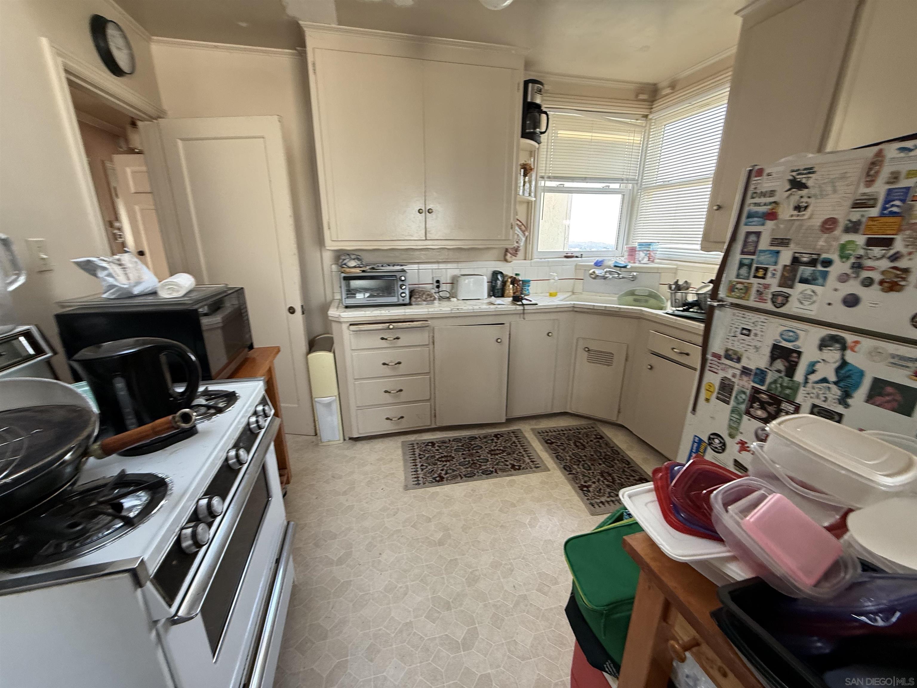 Detail Gallery Image 4 of 36 For 2537  Pacheco St, San Francisco,  CA 94116 - 2 Beds | 1 Baths