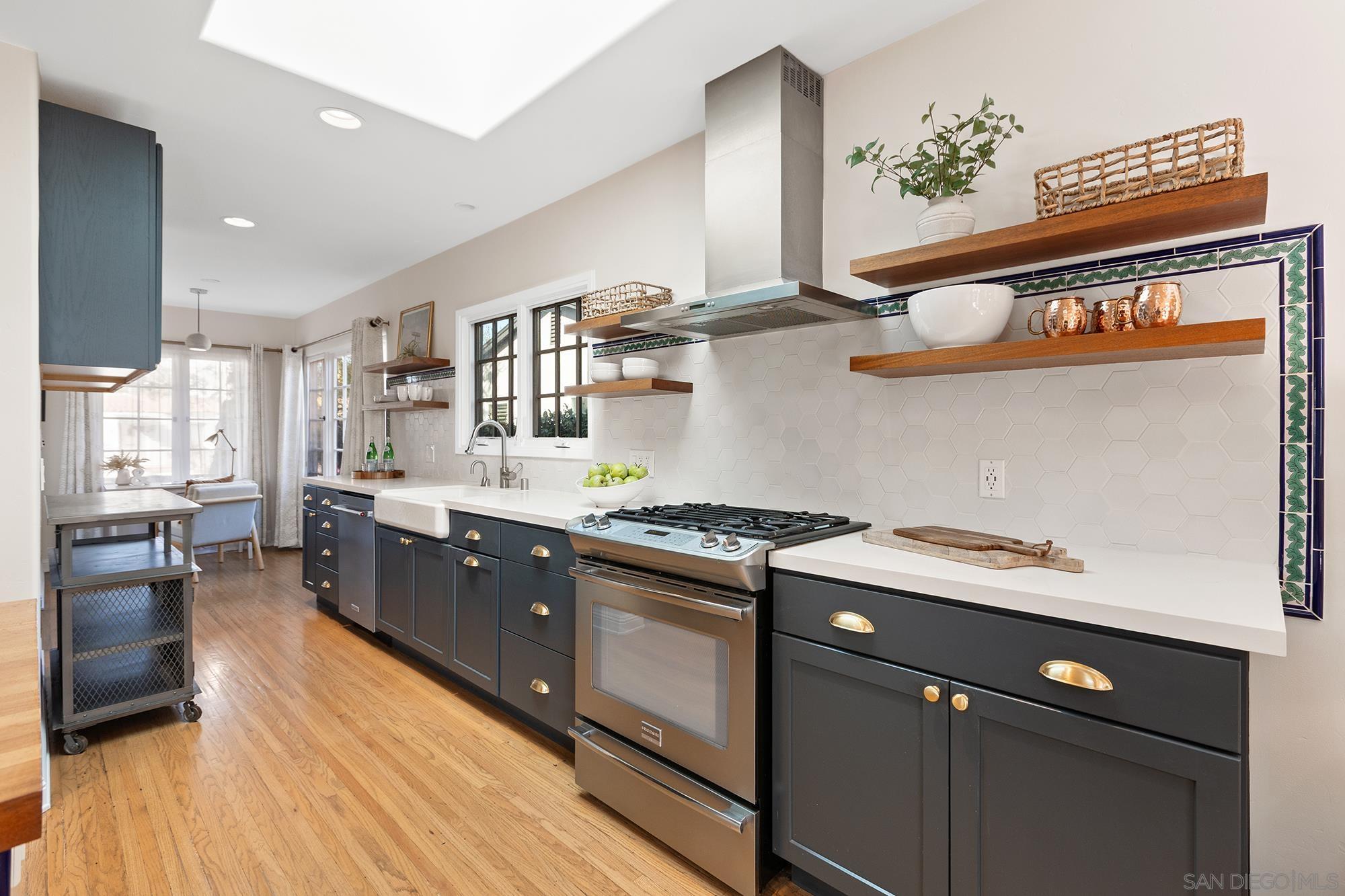 Detail Gallery Image 11 of 44 For 4209  Alder Dr, San Diego,  CA 92116 - 2 Beds | 2 Baths