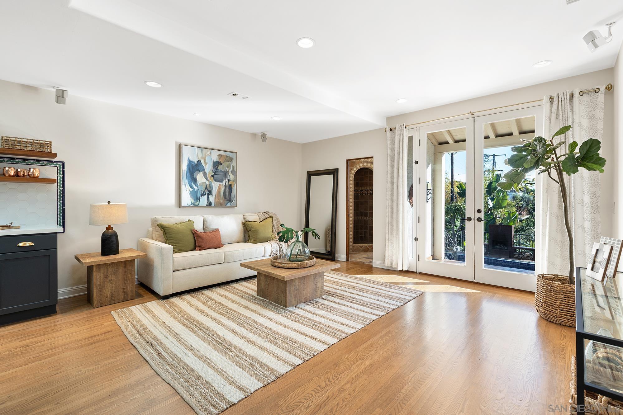 Detail Gallery Image 13 of 44 For 4209  Alder Dr, San Diego,  CA 92116 - 2 Beds | 2 Baths