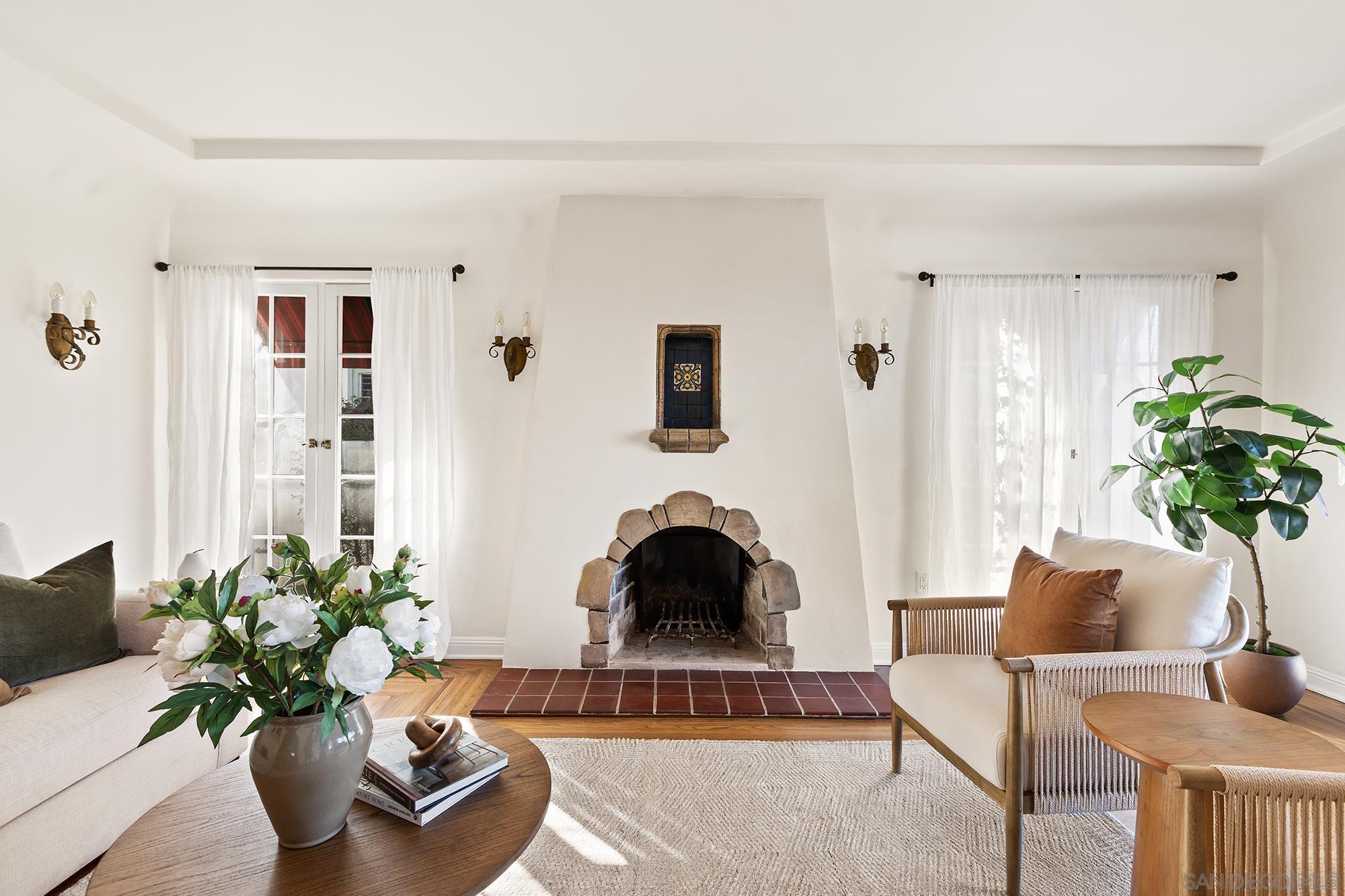 Detail Gallery Image 3 of 44 For 4209  Alder Dr, San Diego,  CA 92116 - 2 Beds | 2 Baths