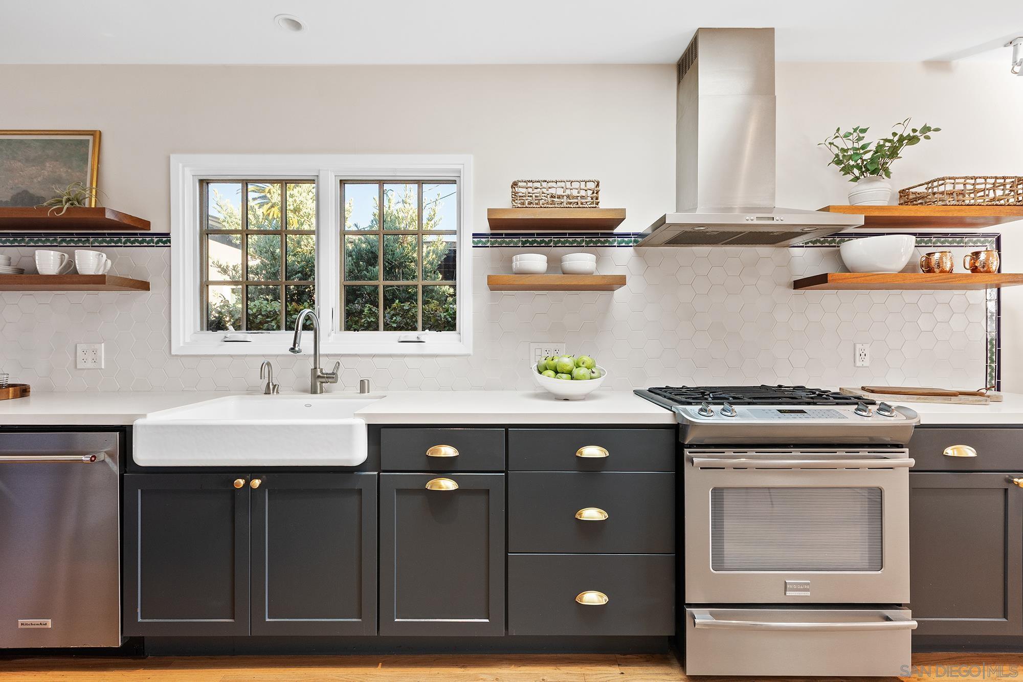 Detail Gallery Image 6 of 44 For 4209  Alder Dr, San Diego,  CA 92116 - 2 Beds | 2 Baths