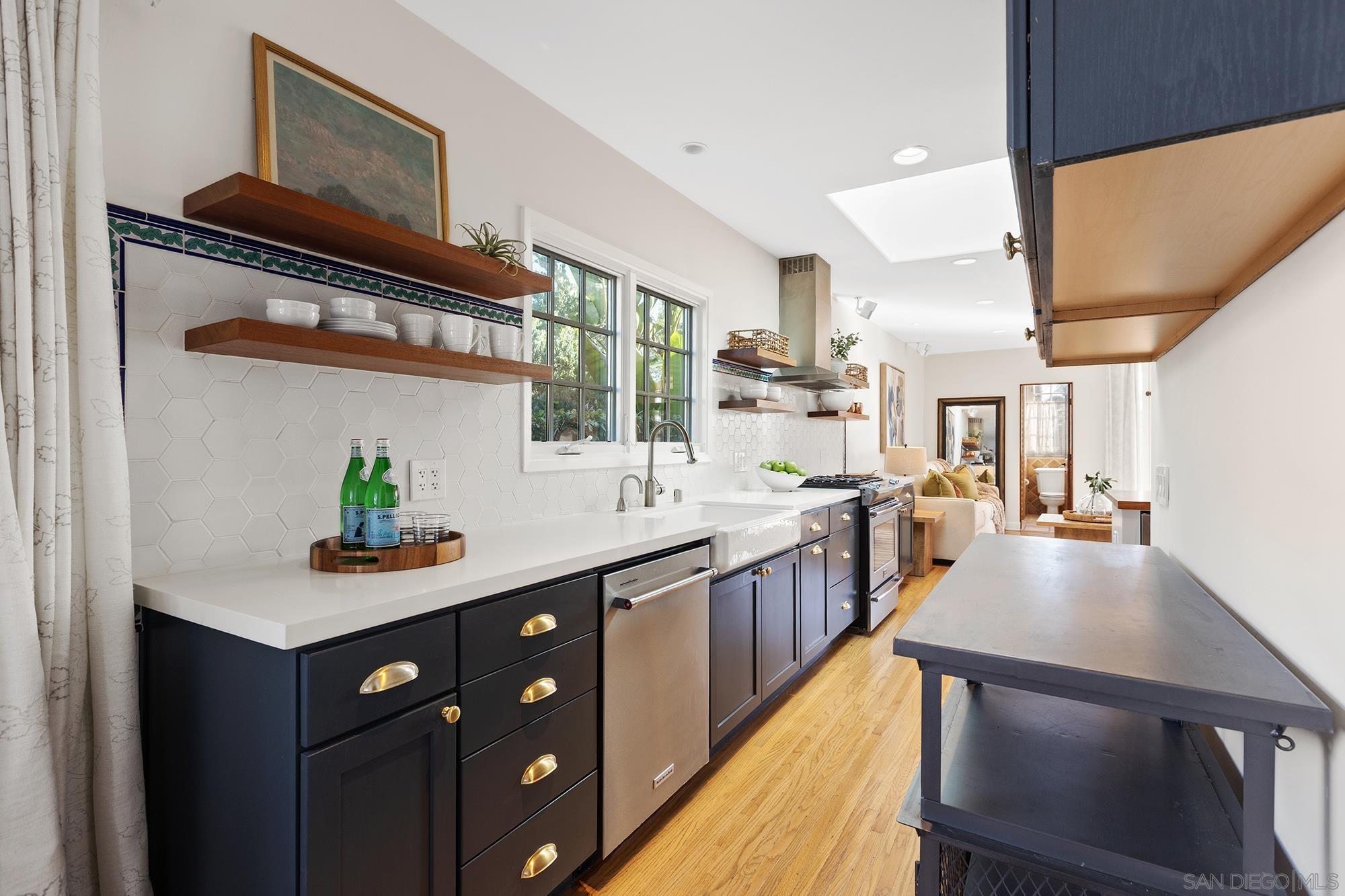 Detail Gallery Image 8 of 44 For 4209  Alder Dr, San Diego,  CA 92116 - 2 Beds | 2 Baths