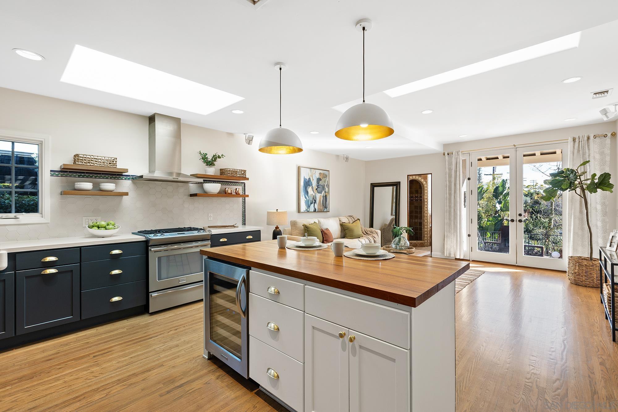 Detail Gallery Image 10 of 44 For 4209  Alder Dr, San Diego,  CA 92116 - 2 Beds | 2 Baths