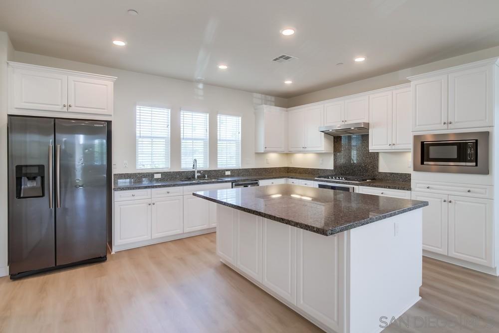 Detail Gallery Image 39 of 40 For 6012  Village Center Loop Rd  #38,  San Diego,  CA 92130 - 4 Beds | 3/1 Baths