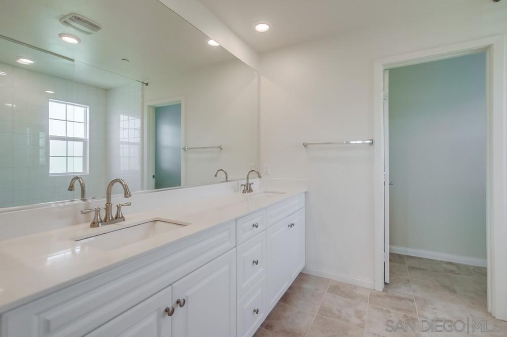 Detail Gallery Image 6 of 40 For 6012  Village Center Loop Rd  #38,  San Diego,  CA 92130 - 4 Beds | 3/1 Baths