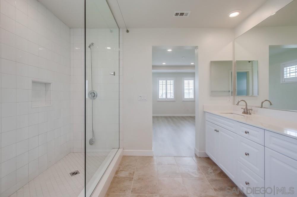 Detail Gallery Image 8 of 40 For 6012  Village Center Loop Rd  #38,  San Diego,  CA 92130 - 4 Beds | 3/1 Baths