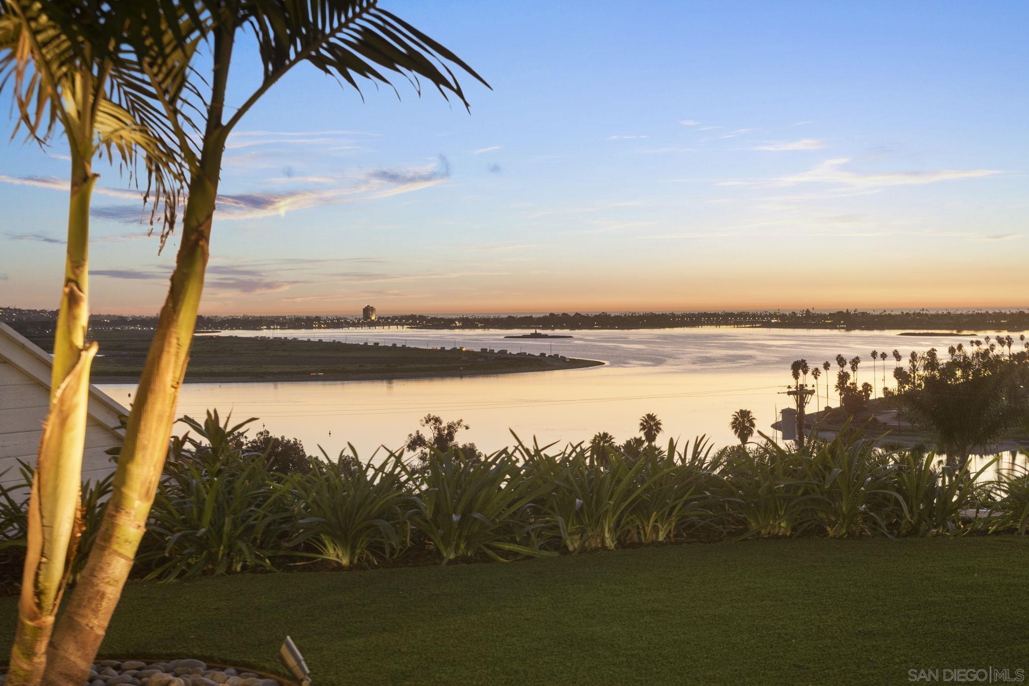 Detail Gallery Image 18 of 47 For 3080  Lloyd St, San Diego,  CA 92117 - 4 Beds | 3 Baths