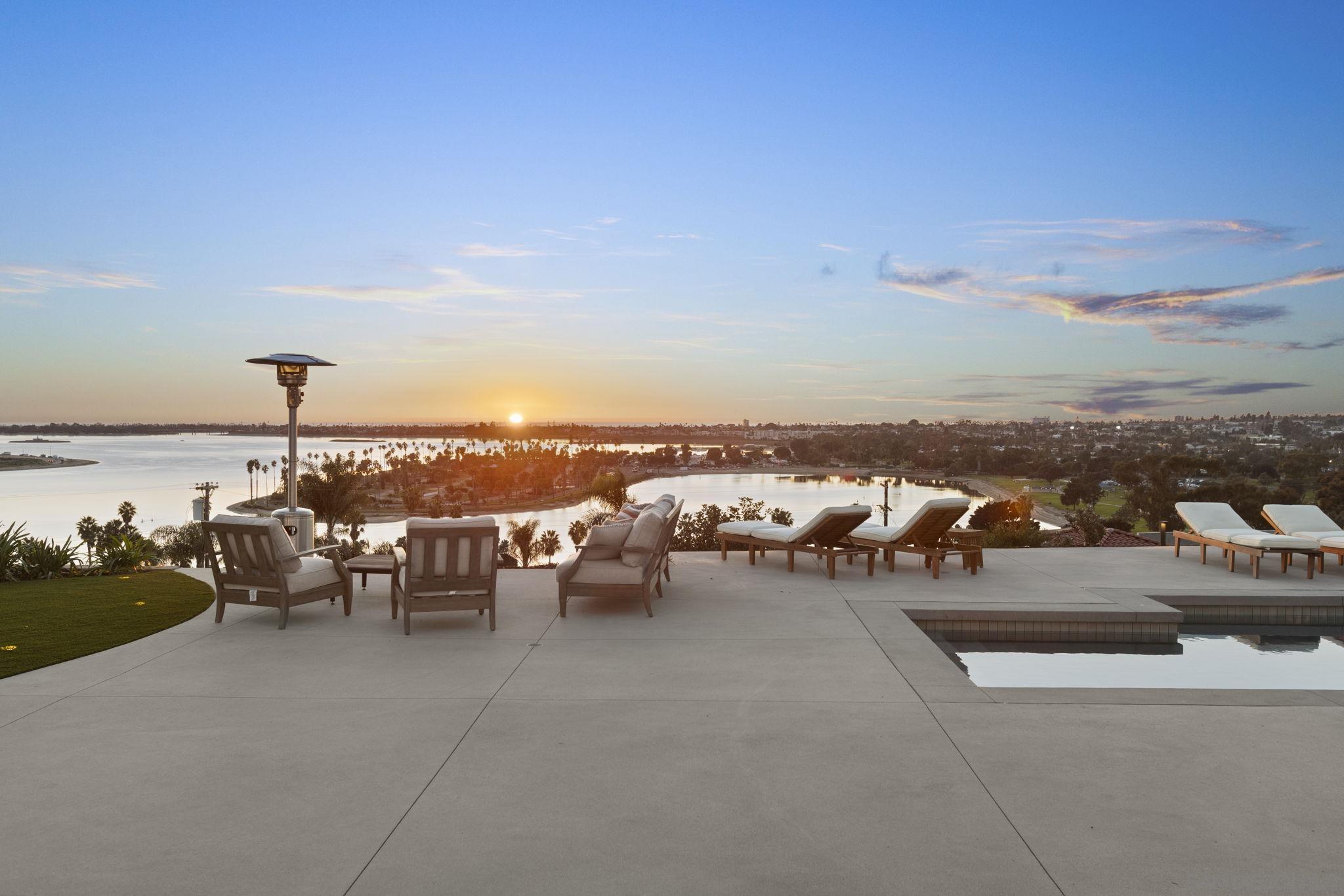 Detail Gallery Image 21 of 47 For 3080  Lloyd St, San Diego,  CA 92117 - 4 Beds | 3 Baths