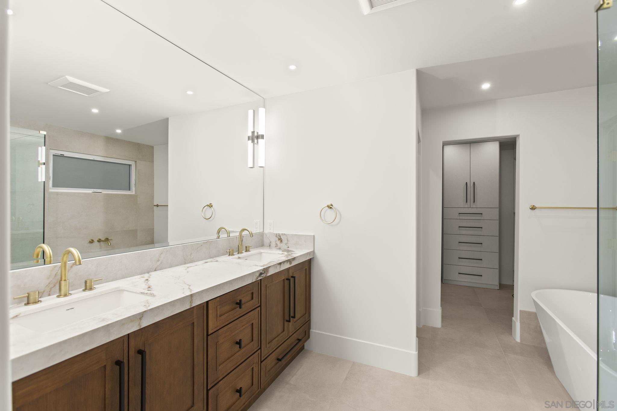 Detail Gallery Image 27 of 47 For 3080  Lloyd St, San Diego,  CA 92117 - 4 Beds | 3 Baths