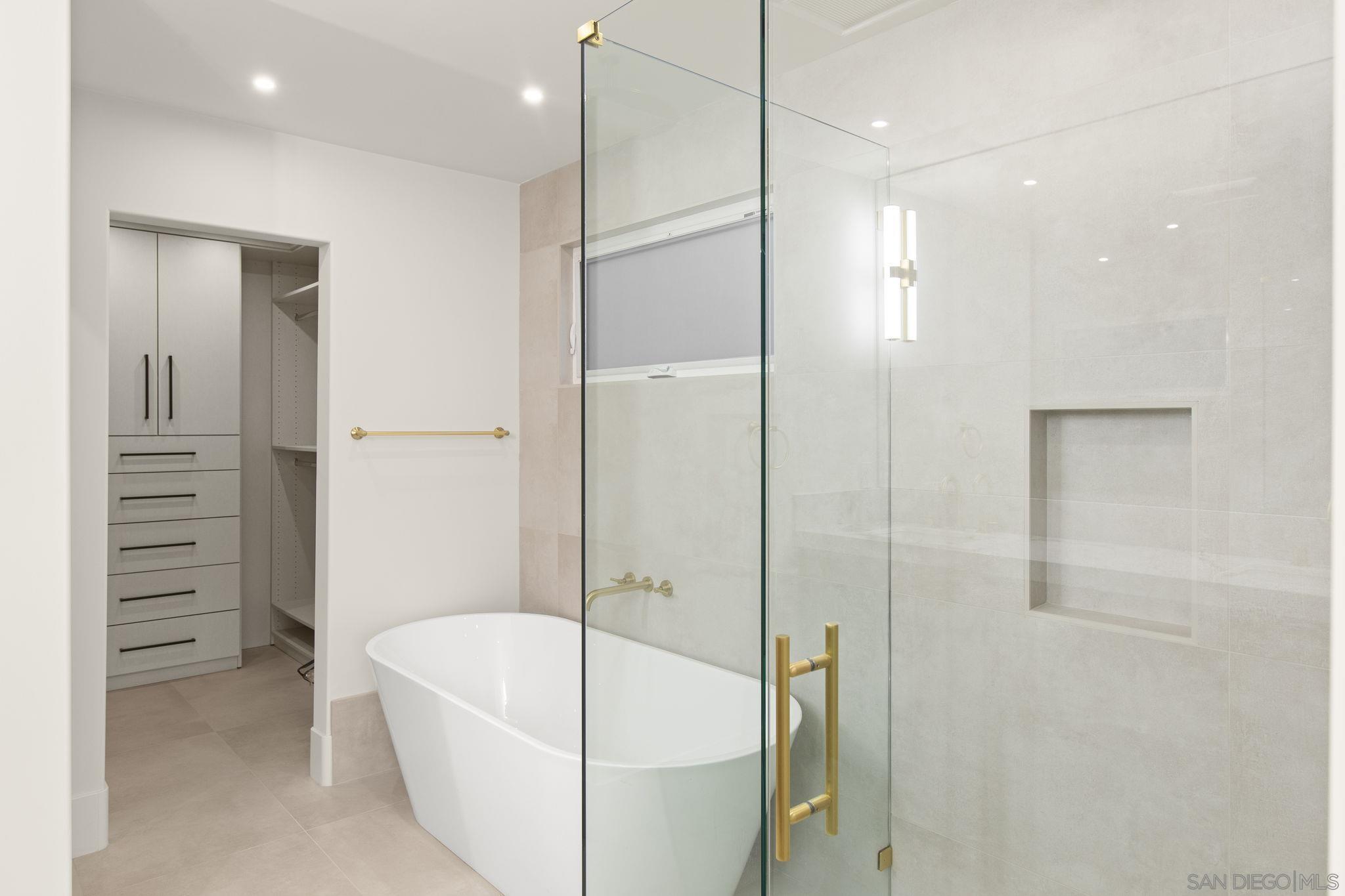 Detail Gallery Image 28 of 47 For 3080  Lloyd St, San Diego,  CA 92117 - 4 Beds | 3 Baths