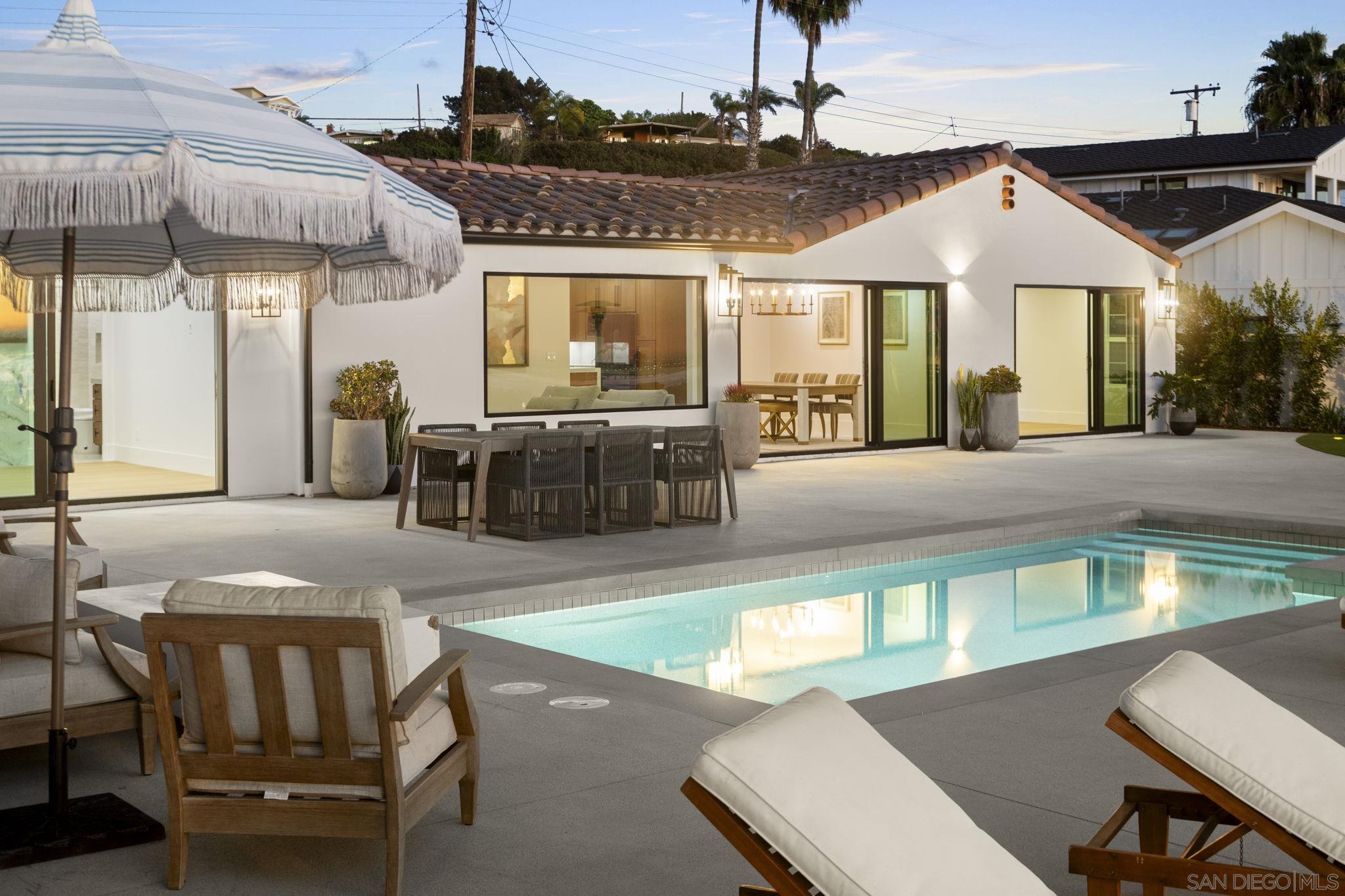 Detail Gallery Image 4 of 47 For 3080  Lloyd St, San Diego,  CA 92117 - 4 Beds | 3 Baths