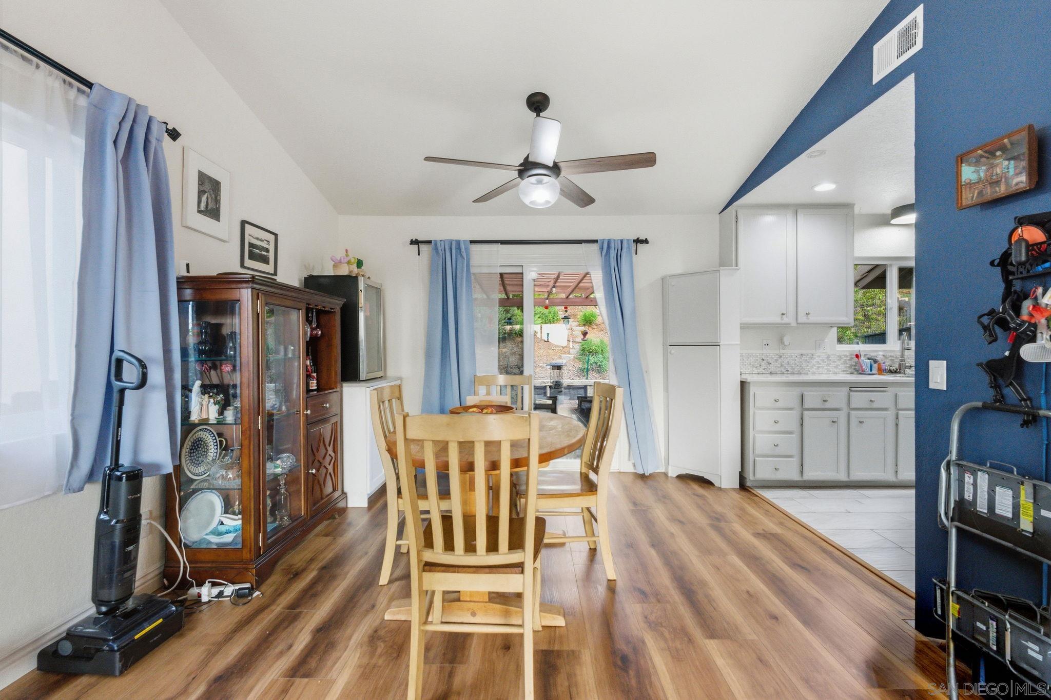 Detail Gallery Image 14 of 40 For 1620  Madrone Gln, Escondido,  CA 92027 - 4 Beds | 3 Baths