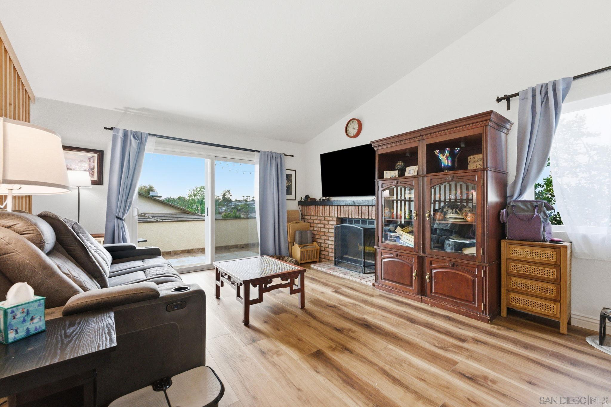 Detail Gallery Image 8 of 40 For 1620  Madrone Gln, Escondido,  CA 92027 - 4 Beds | 3 Baths