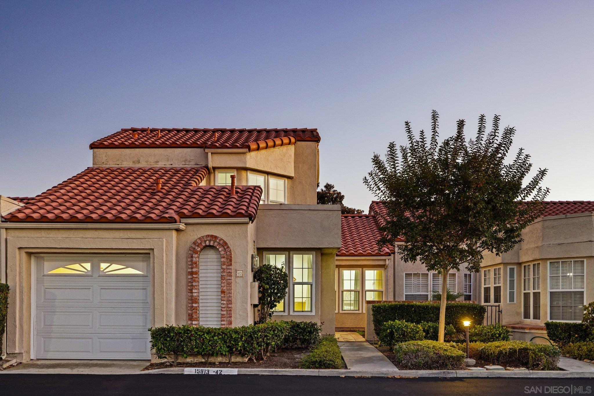 Detail Gallery Image 2 of 34 For 15913  Avenida Villaha  #42,  San Diego,  CA 92128 - 3 Beds | 2/1 Baths